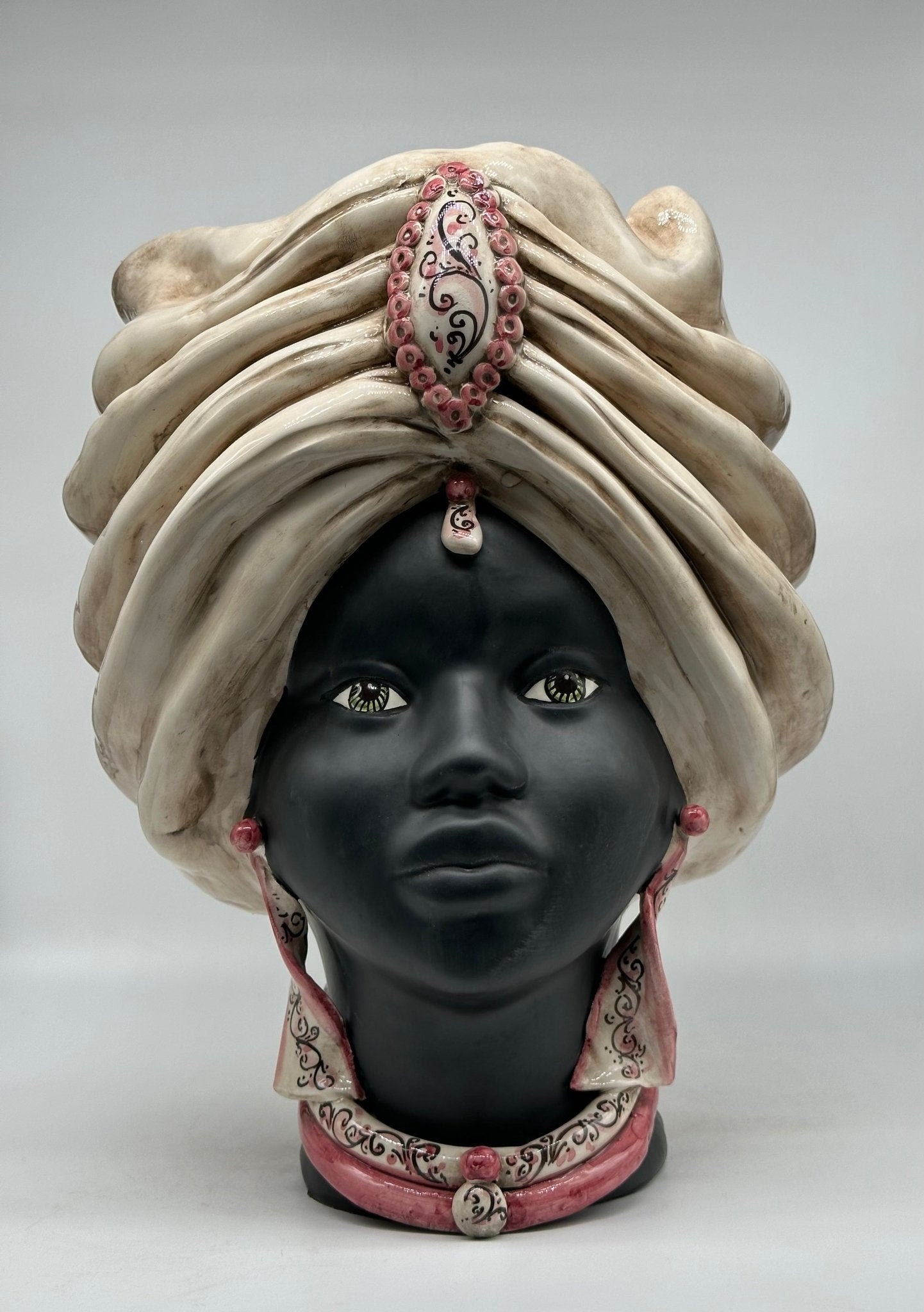 FINE SERIE - Testa di Moro Atena Ceramica Caltagirone cm H.40 L.28 Artigianale Écru Beige Lilla - DD CERAMICHE SICILIANE