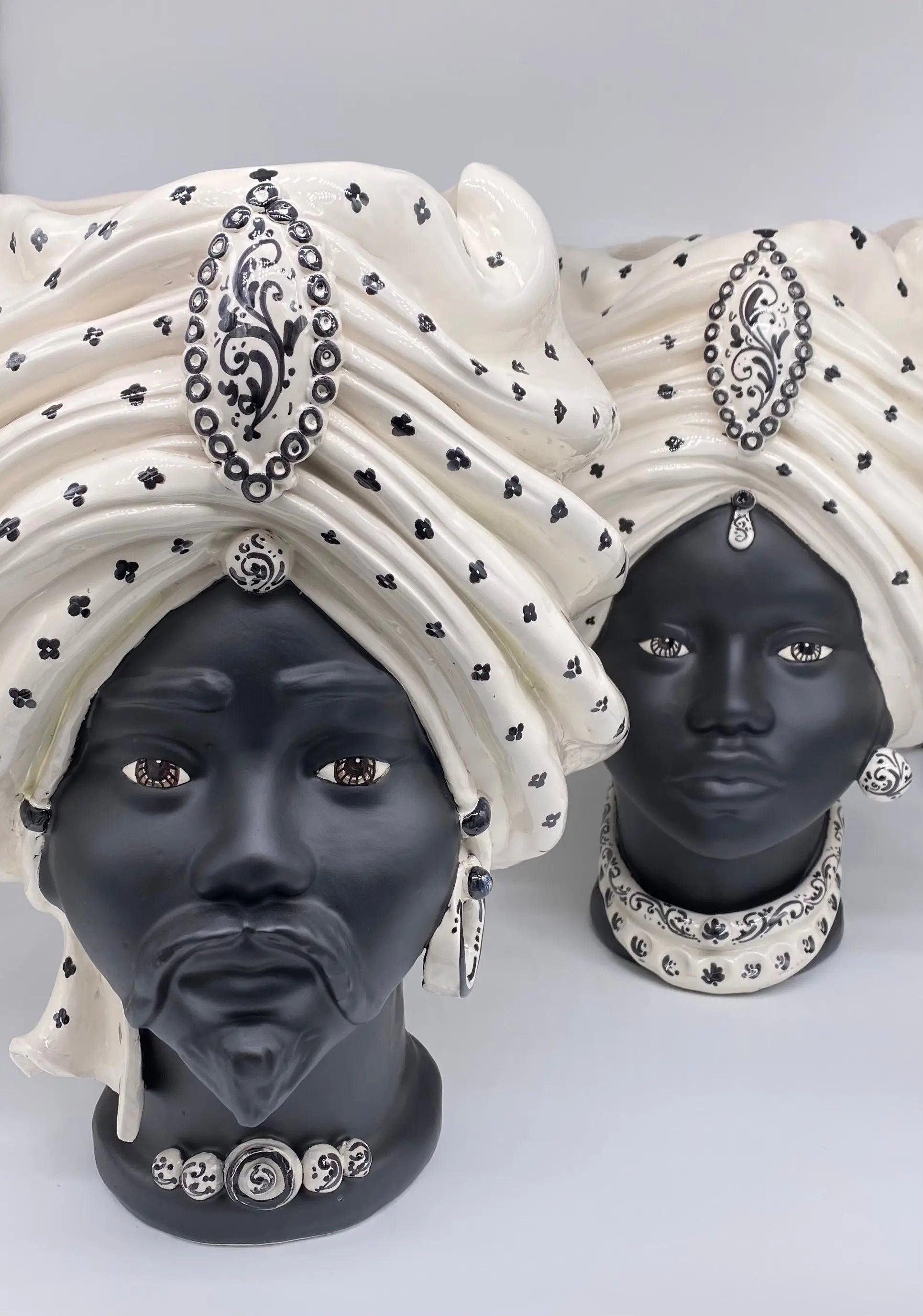 Teste di Moro Atena Ceramica Caltagirone cm H.40 L.28 Artigianale Bianco Pois Nero Opaco DD CERAMICHE SICILIANE