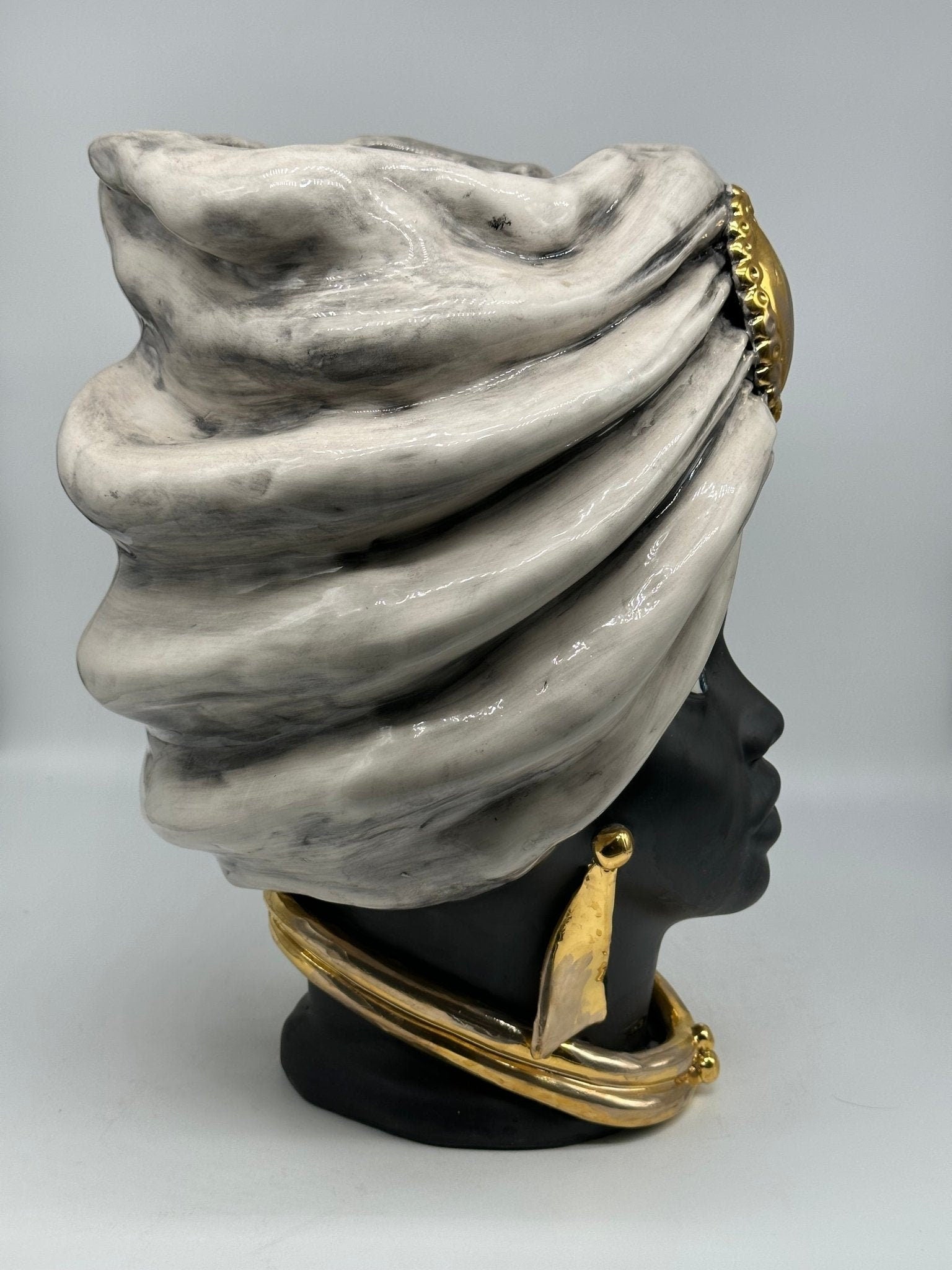 Teste di Moro Atena Ceramica Caltagirone cm H.40 L.28 Artigianale Ghiaccio Opaco Oro - DD CERAMICHE SICILIANE