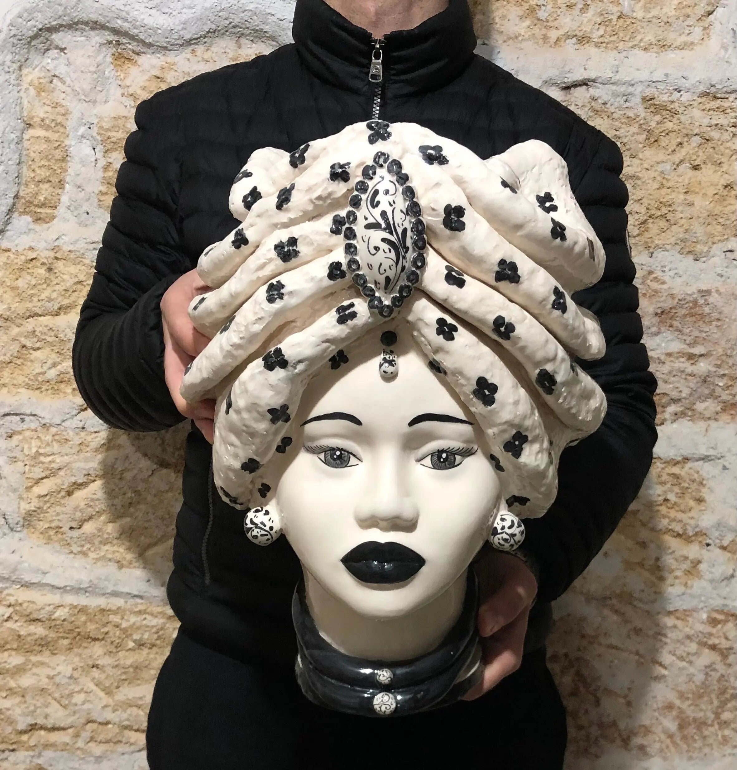 Teste di Moro Atena Ceramica Caltagirone cm H.40 L.28 Artigianale Bianco Pois Nero DD CERAMICHE SICILIANE