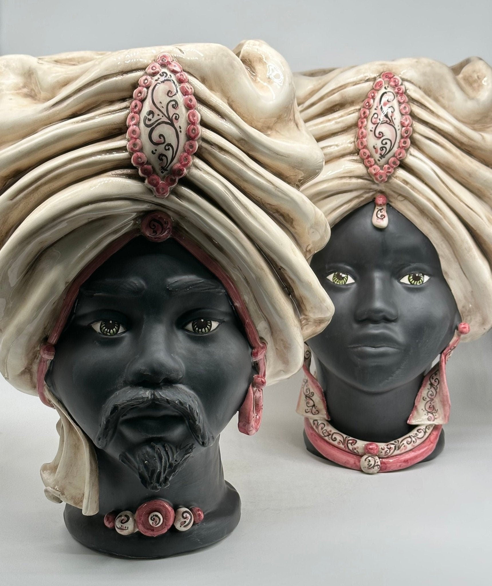 FINE SERIE - Testa di Moro Atena Ceramica Caltagirone cm H.40 L.28 Artigianale Écru Beige Lilla - DD CERAMICHE SICILIANE