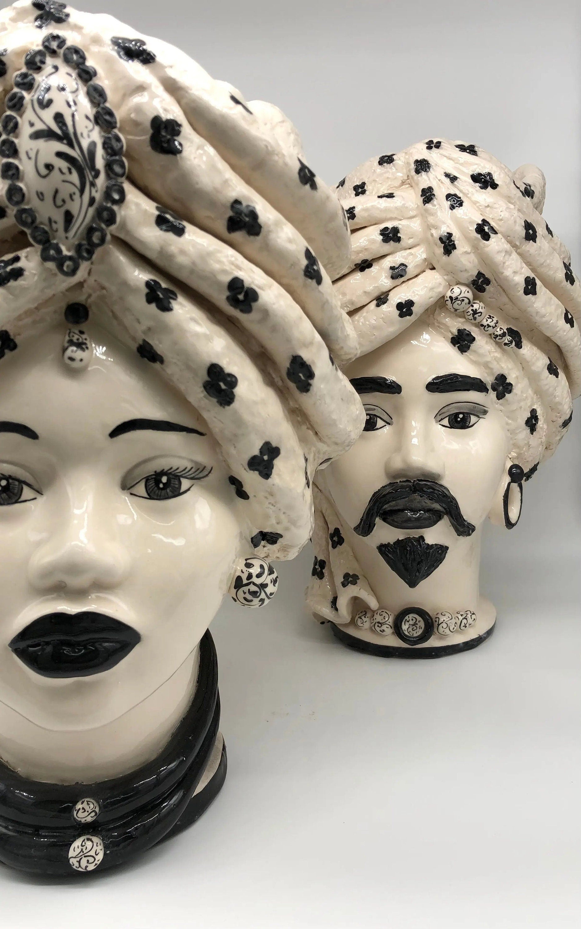 Teste di Moro Atena Ceramica Caltagirone cm H.40 L.28 Artigianale Bianco Pois Nero DD CERAMICHE SICILIANE