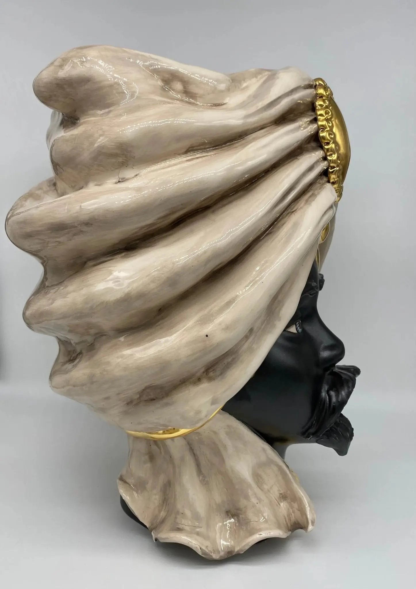 Teste di Moro Atena Ceramica Caltagirone cm H.40 L.28 Artigianale Écru Nero Oro - DD CERAMICHE SICILIANE