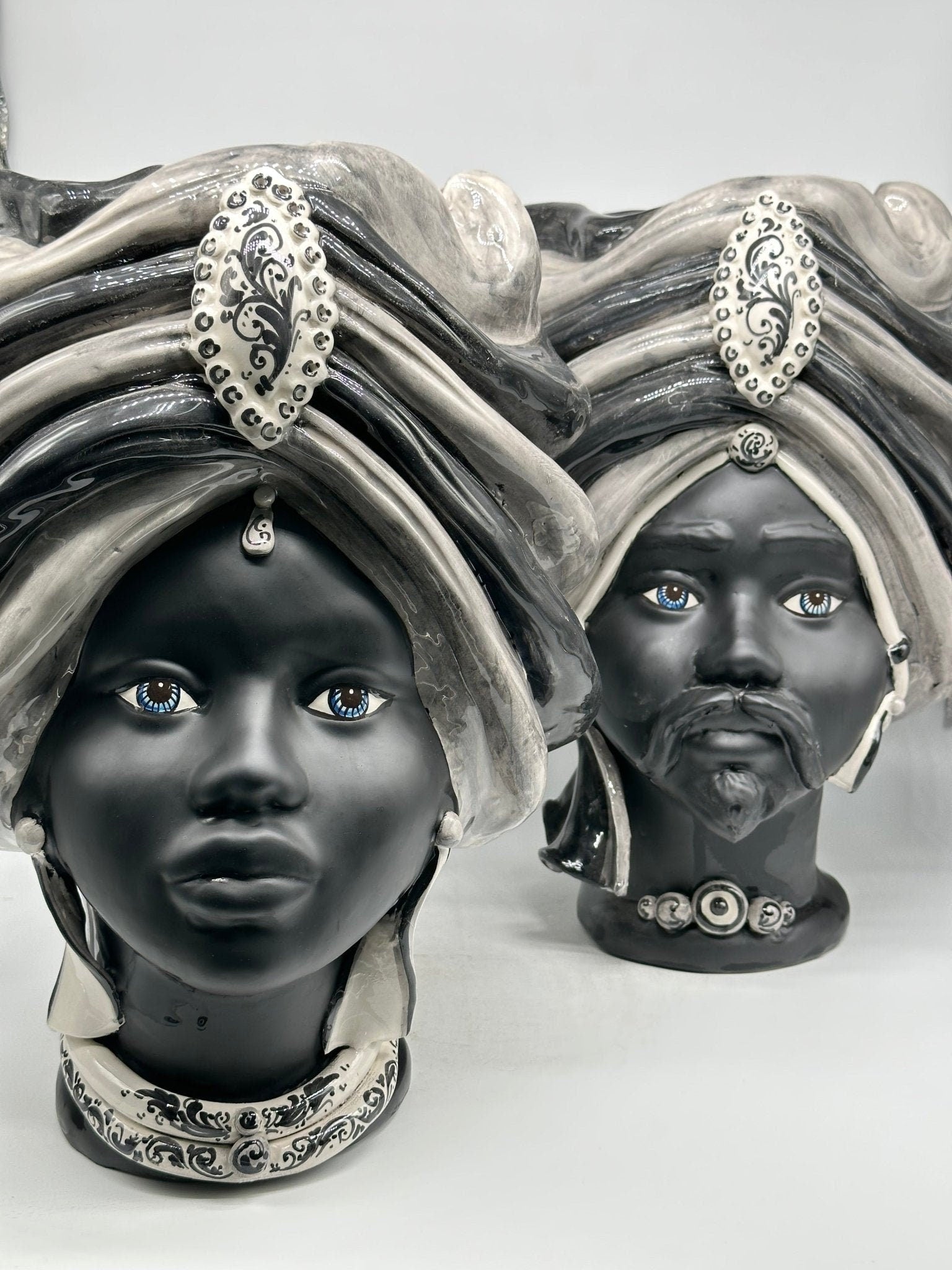 Teste di Moro Atena Ceramica Caltagirone cm H.40 L.28 Artigianale Striscie Grigio Nero - DD CERAMICHE SICILIANE