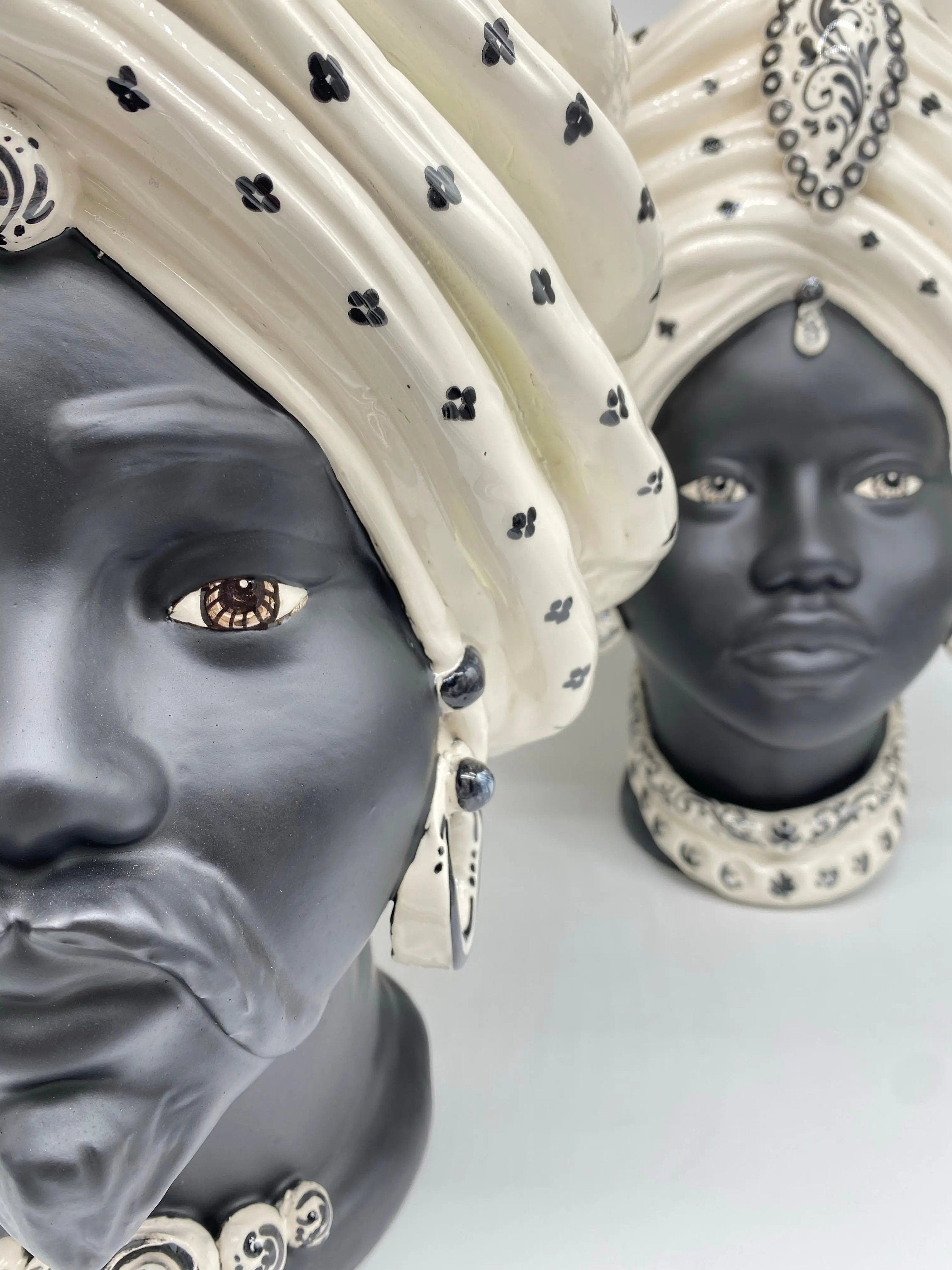 Teste di Moro Atena Ceramica Caltagirone cm H.40 L.28 Artigianale Bianco Pois Nero Opaco DD CERAMICHE SICILIANE