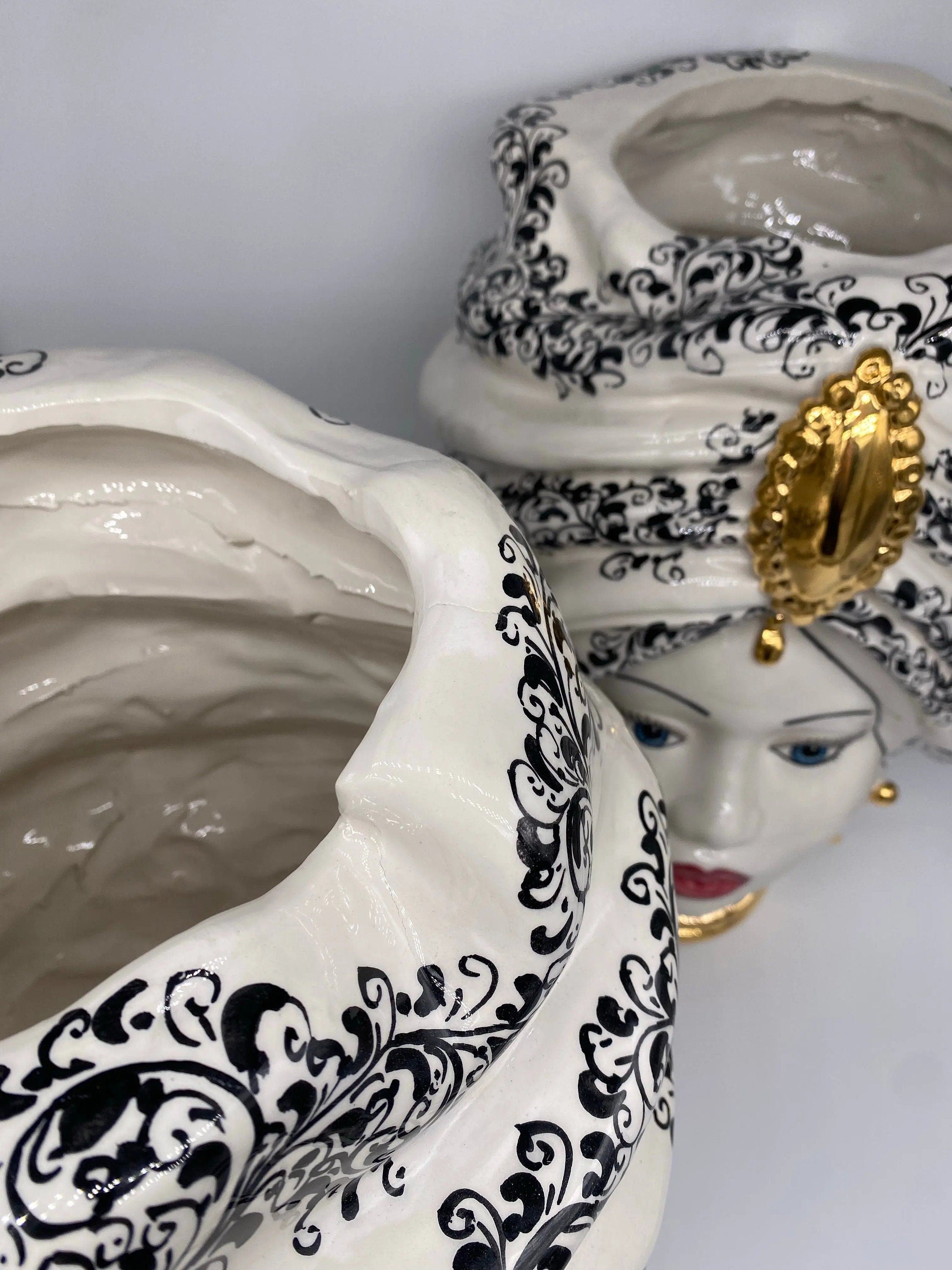 Teste di Moro Atena Ceramica Caltagirone cm H.40 L.28 Artigianale Opaco Bianco Barocco Oro DD CERAMICHE SICILIANE