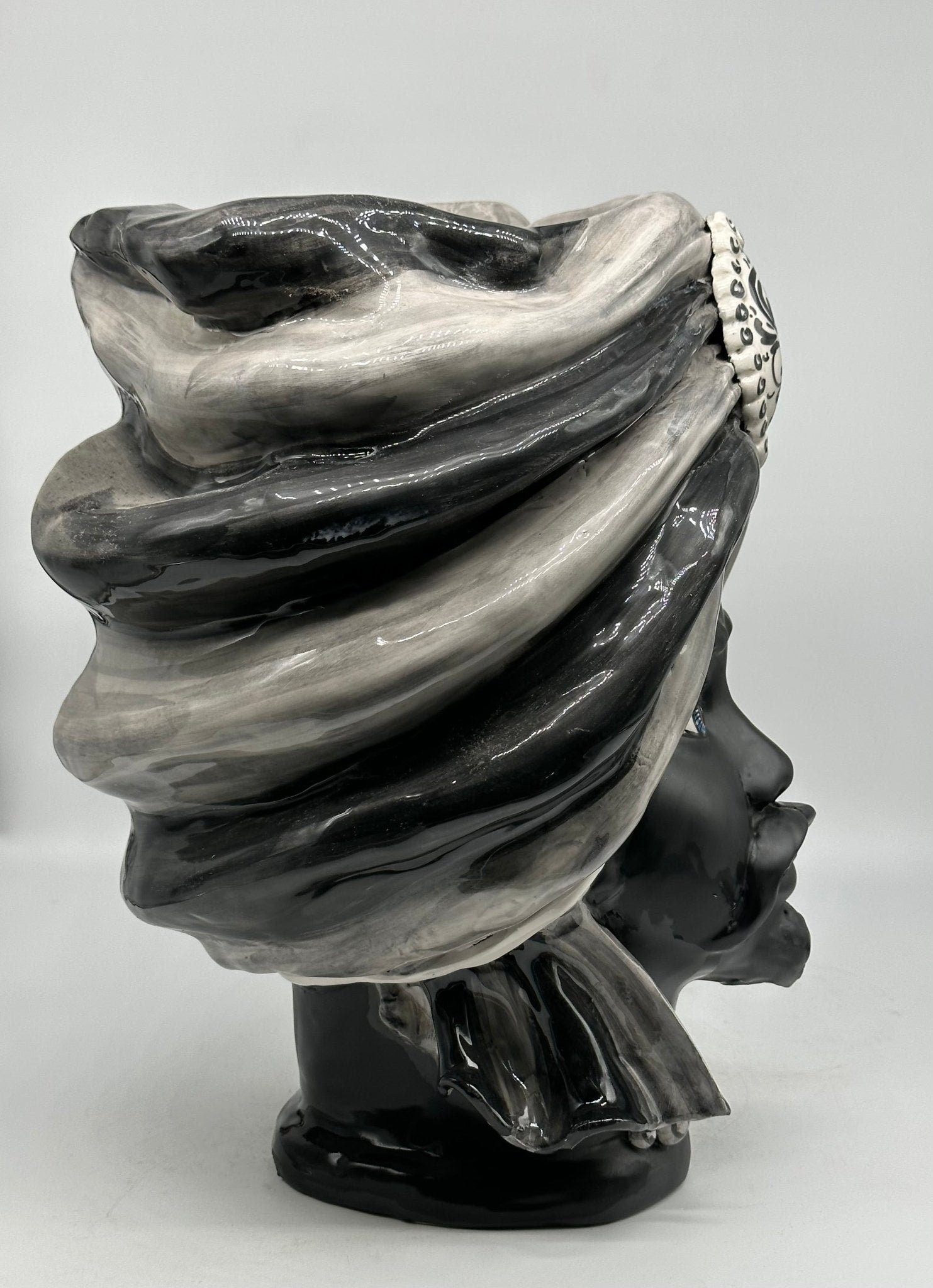 Teste di Moro Atena Ceramica Caltagirone cm H.40 L.28 Artigianale Striscie Grigio Nero - DD CERAMICHE SICILIANE