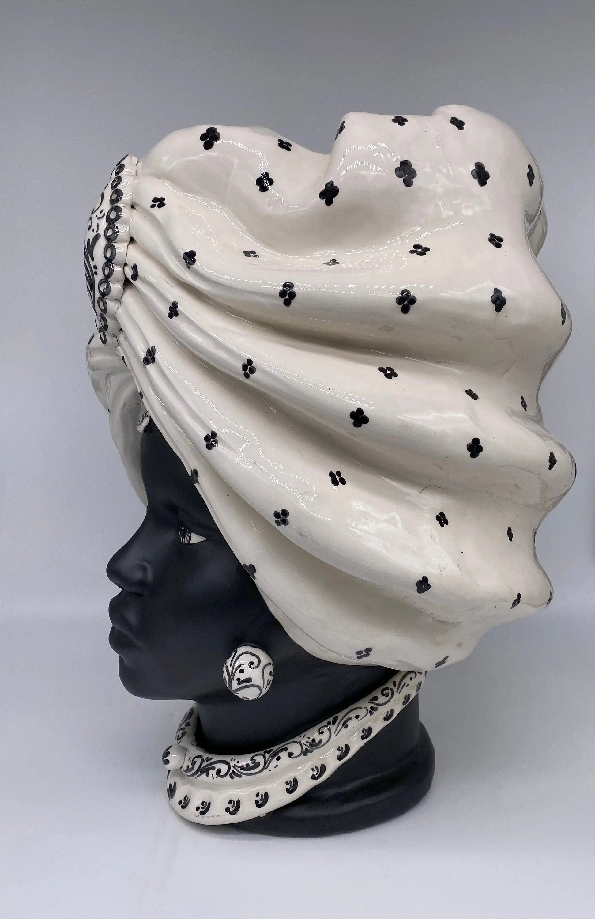 Teste di Moro Atena Ceramica Caltagirone cm H.40 L.28 Artigianale Bianco Pois Nero Opaco DD CERAMICHE SICILIANE