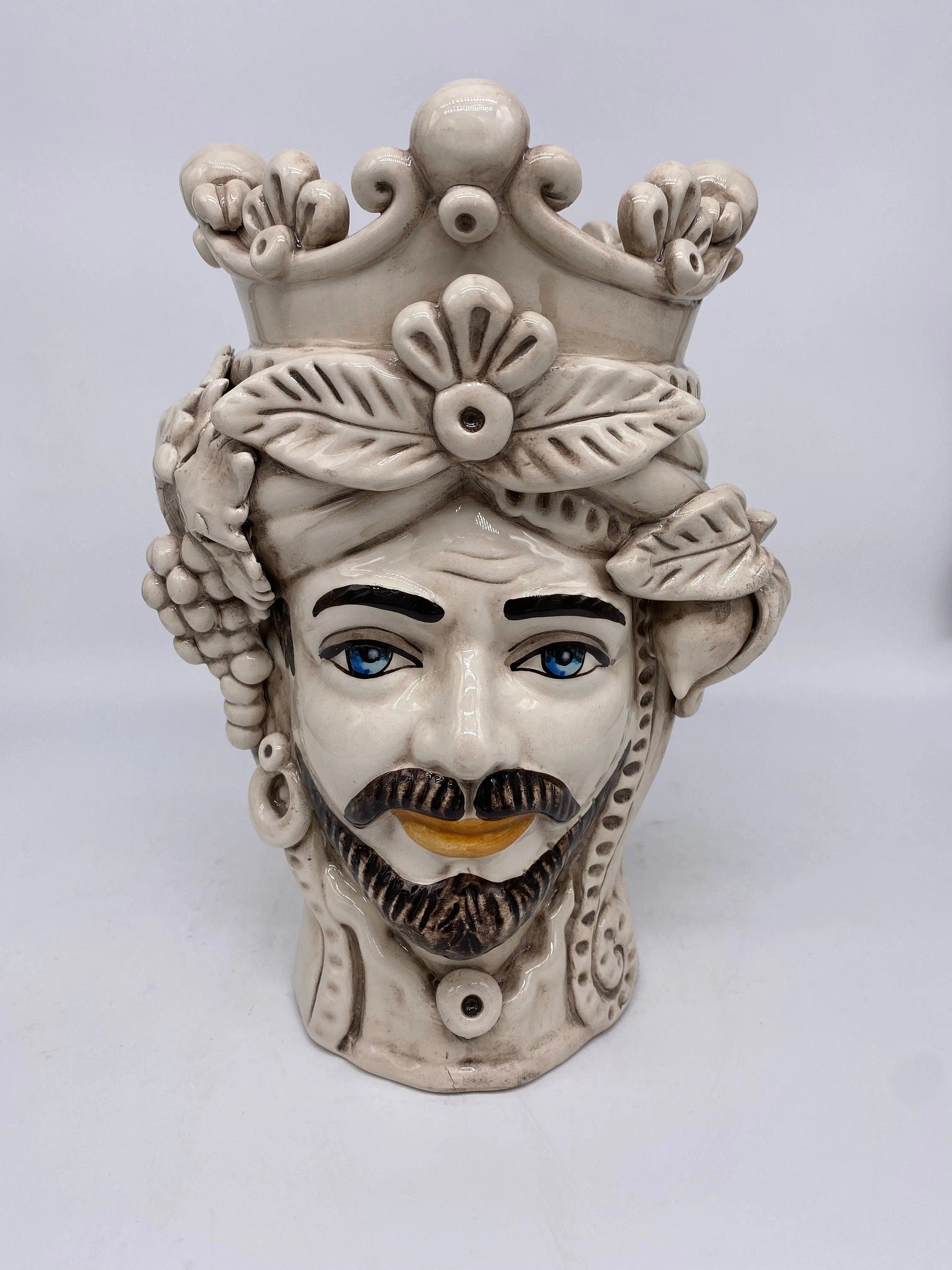 Teste di Moro Classica Corona Sfere Écru Ceramica di Caltagirone cm H.28 L.20 Artigianale DD CERAMICHE SICILIANE