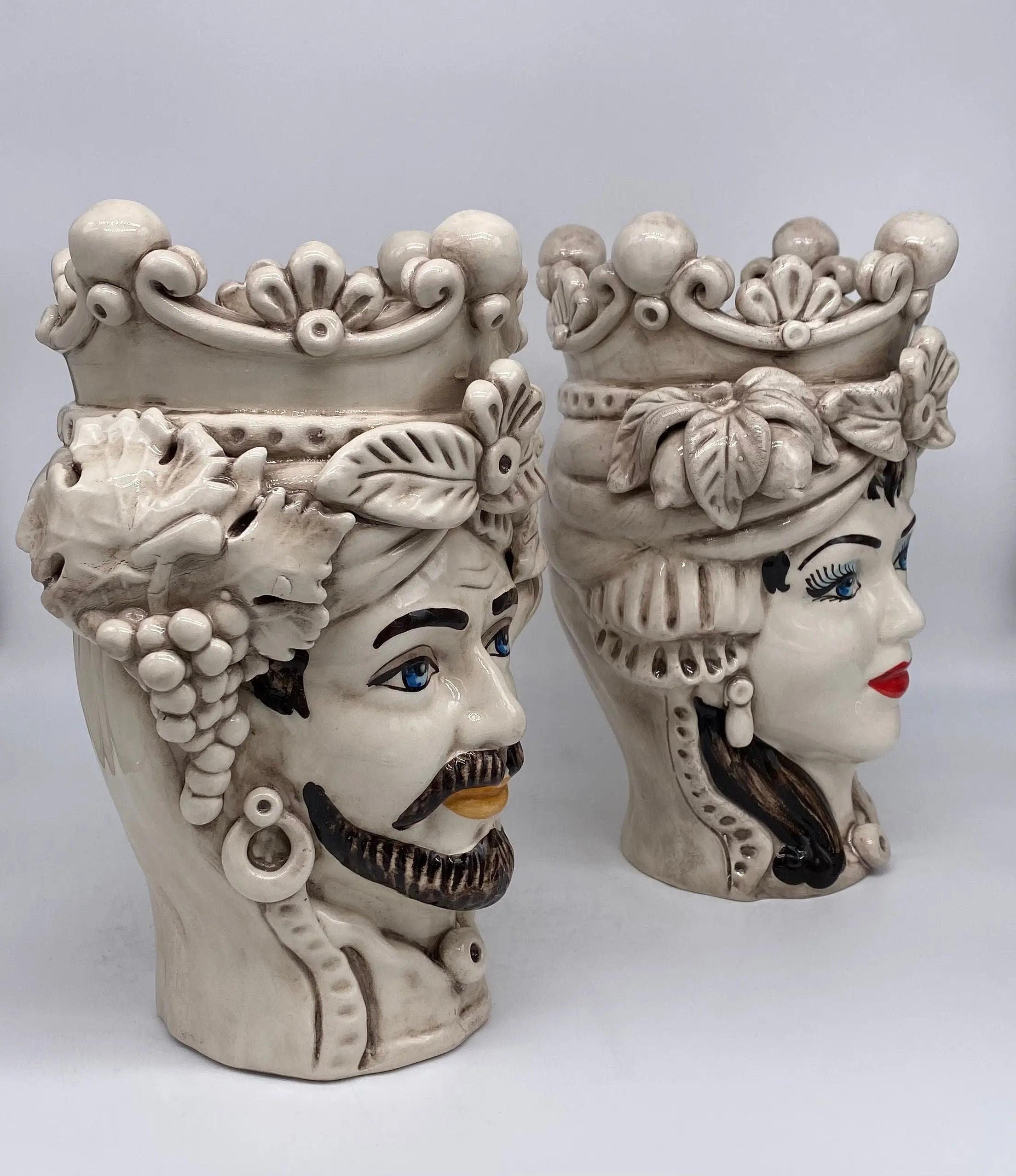 Teste di Moro Classica Corona Sfere Écru Ceramica di Caltagirone cm H.28 L.20 Artigianale DD CERAMICHE SICILIANE
