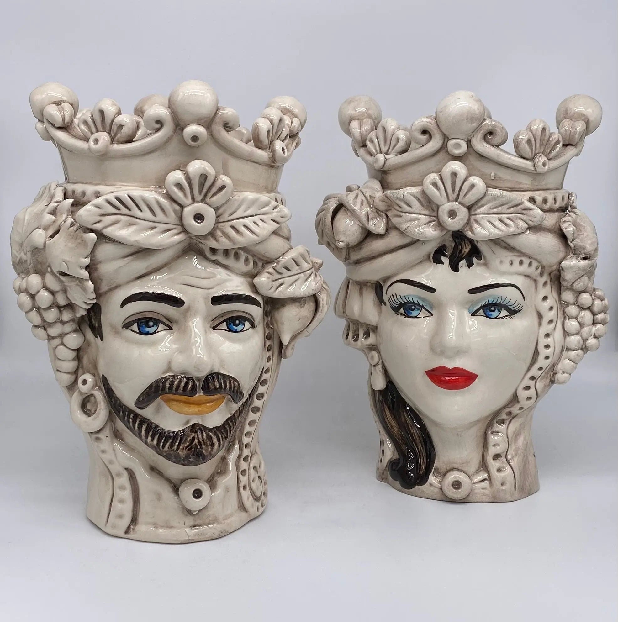 Teste di Moro Classica Corona Sfere Écru Ceramica di Caltagirone cm H.28 L.20 Artigianale DD CERAMICHE SICILIANE