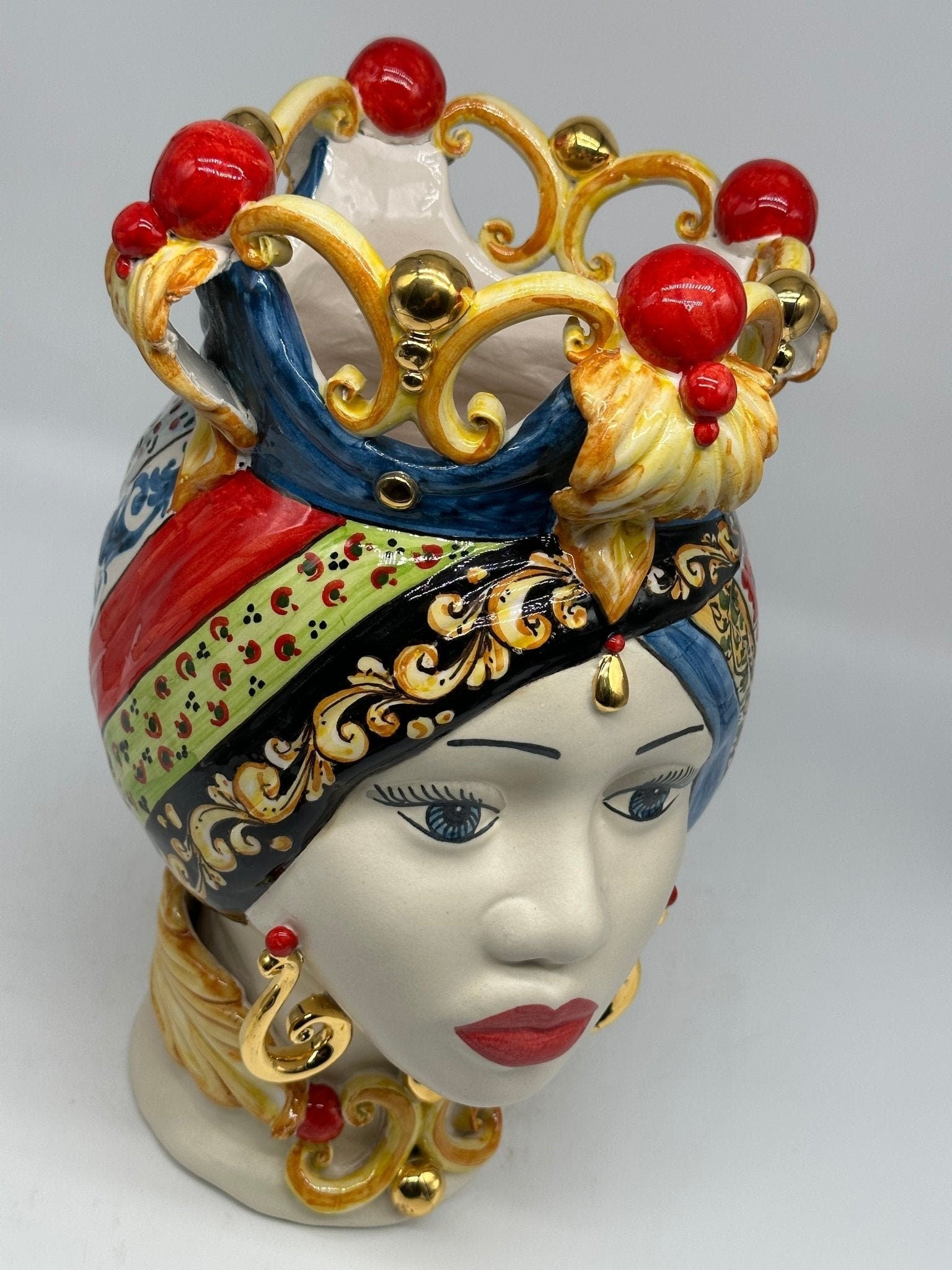 Teste di Moro Diana “Carretto” Ceramica Caltagirone cm H.30 L.20 Artigianale Écru Oro Sfere Rosso - DD CERAMICHE SICILIANE