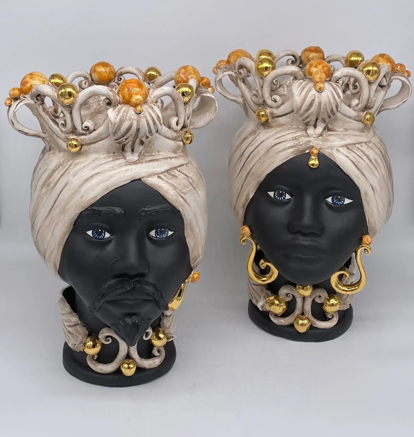 Teste di Moro Diana Ceramica Caltagirone cm H.30 L.20 Artigianale Écru Oro Sfere Ocra DD CERAMICHE SICILIANE