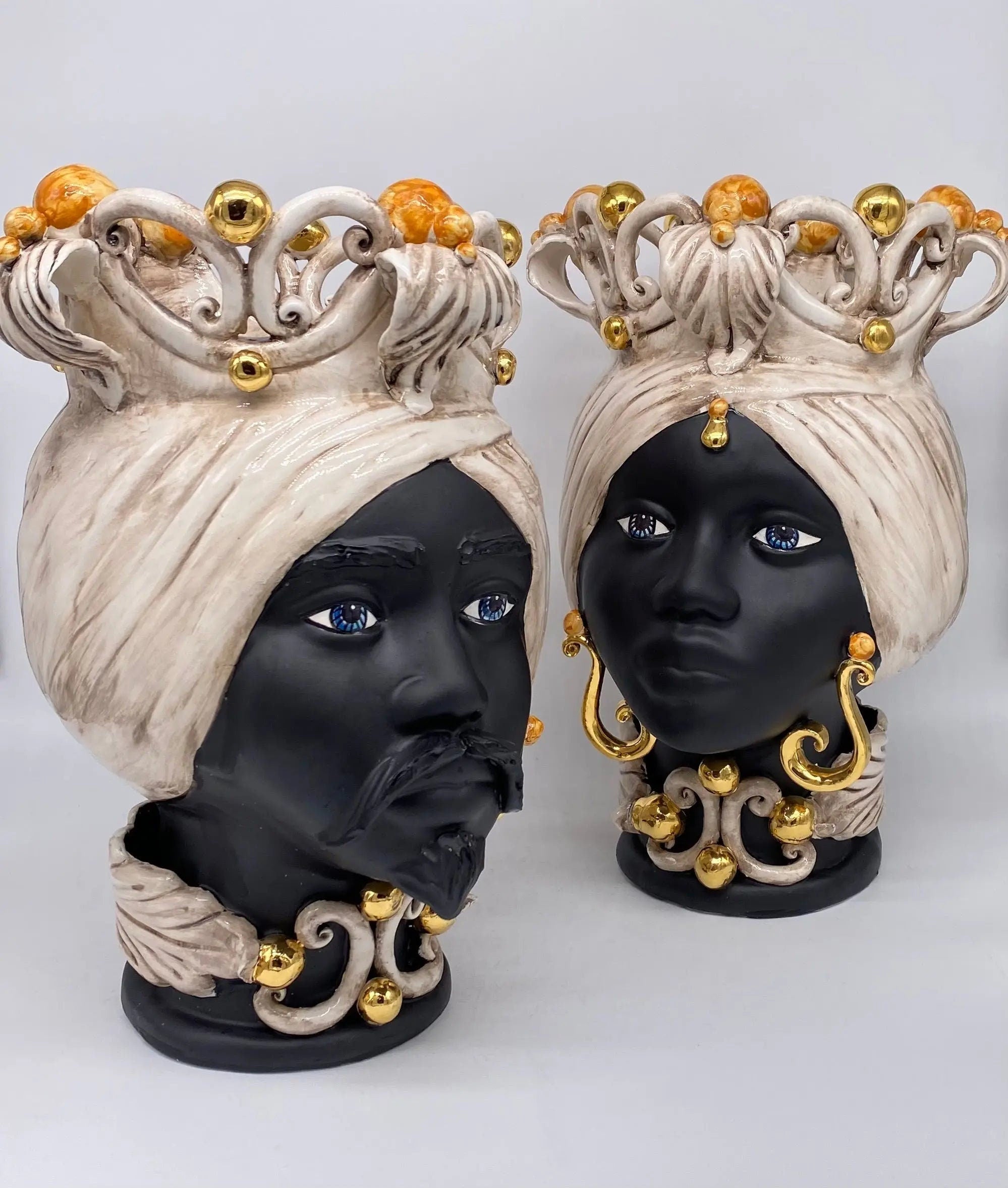 Teste di Moro Diana Ceramica Caltagirone cm H.30 L.20 Artigianale Écru Oro Sfere Ocra DD CERAMICHE SICILIANE