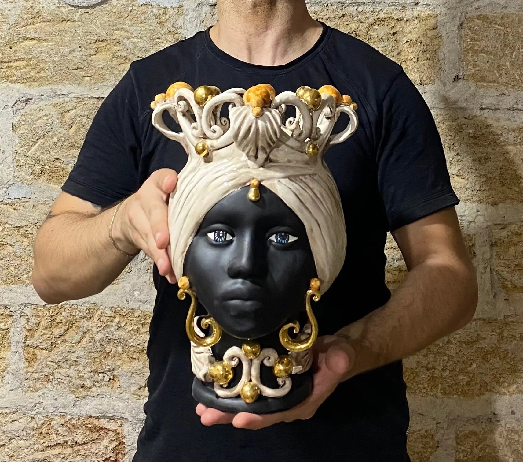 Teste di Moro Diana Ceramica Caltagirone cm H.30 L.20 Artigianale Écru Oro Sfere Ocra - DD CERAMICHE SICILIANE
