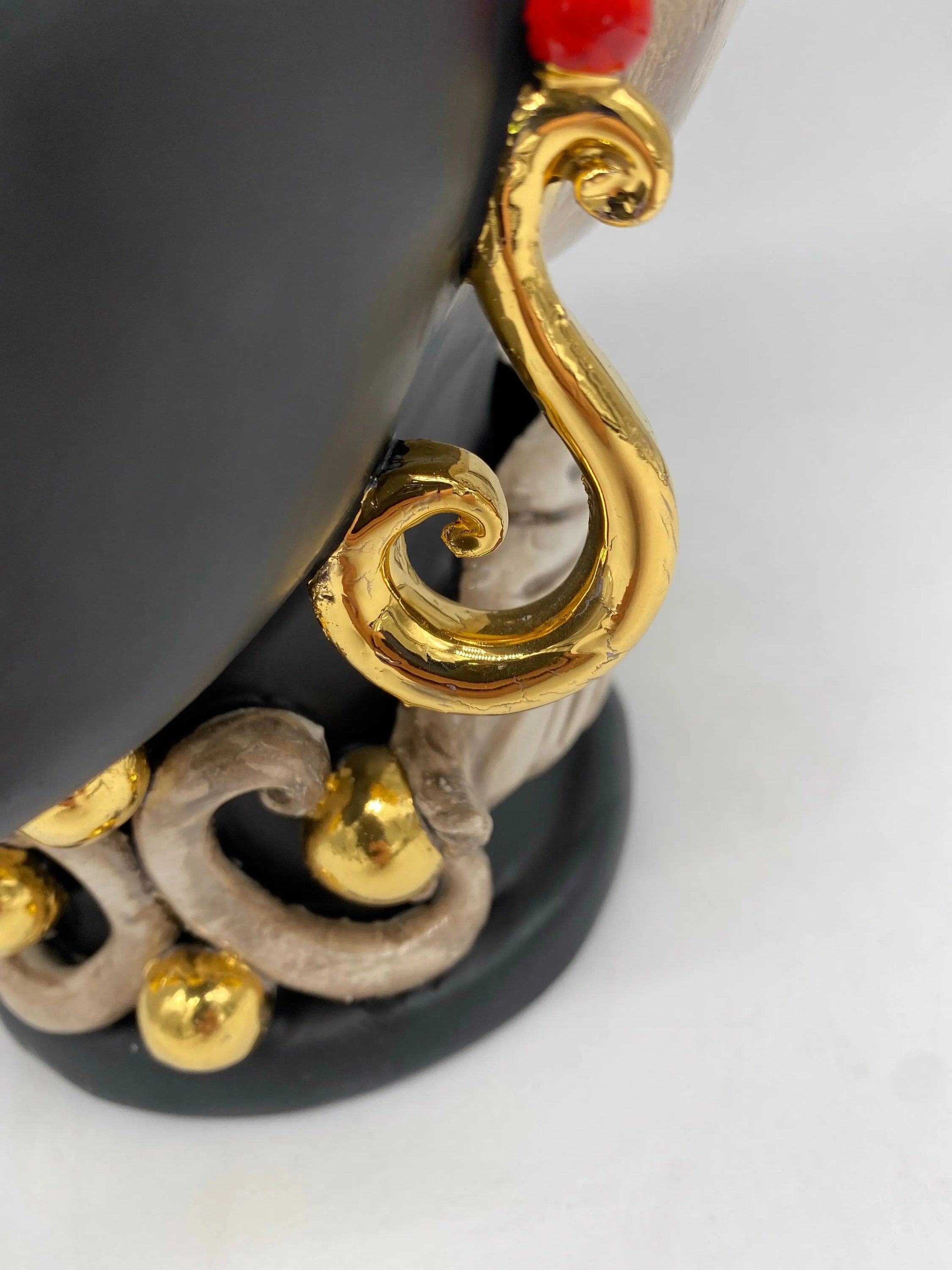 Teste di Moro Diana Ceramica Caltagirone cm H.30 L.20 Artigianale Écru Oro Sfere Rosso DD CERAMICHE SICILIANE