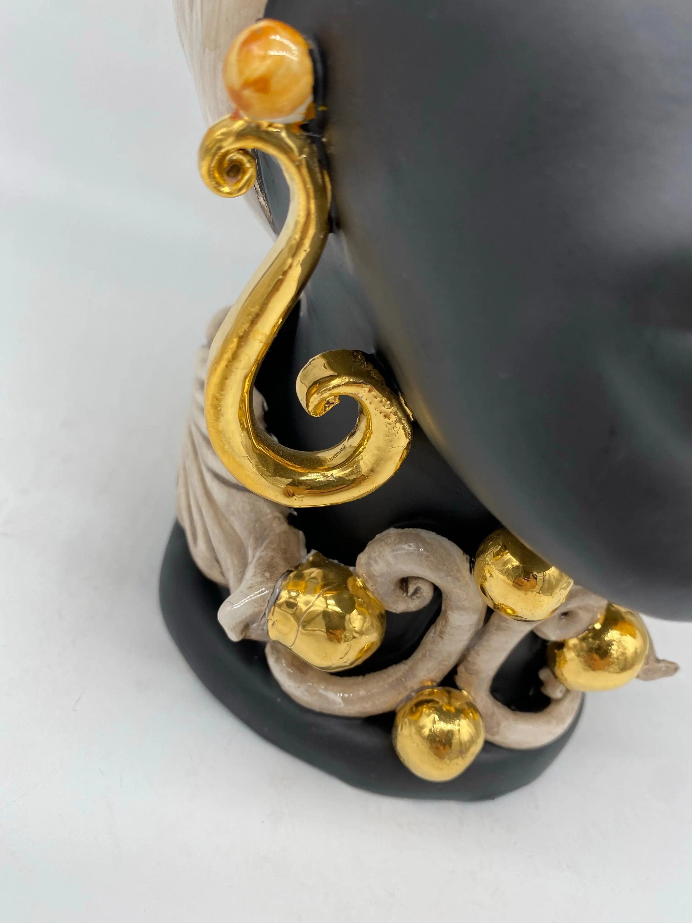 Teste di Moro Diana Ceramica Caltagirone cm H.30 L.20 Artigianale Écru Oro Sfere Ocra DD CERAMICHE SICILIANE