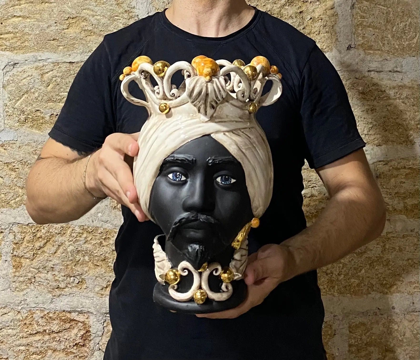 Teste di Moro Diana Ceramica Caltagirone cm H.30 L.20 Artigianale Écru Oro Sfere Ocra DD CERAMICHE SICILIANE