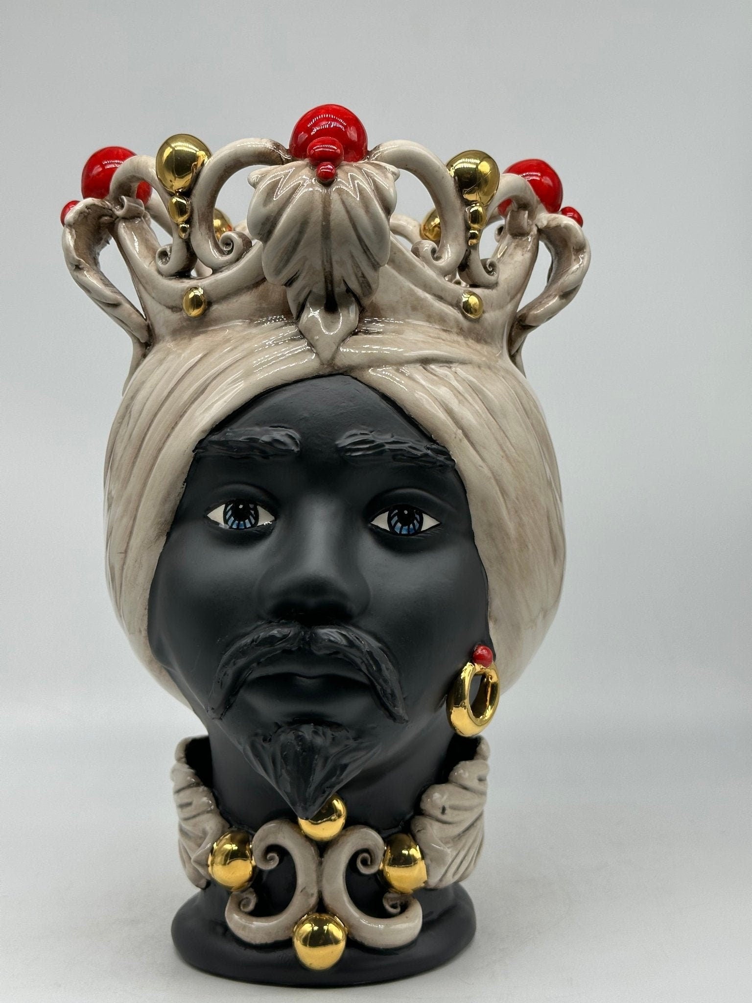 Teste di Moro Diana Ceramica Caltagirone cm H.30 L.20 Artigianale Écru Oro Sfere Rosso - DD CERAMICHE SICILIANE