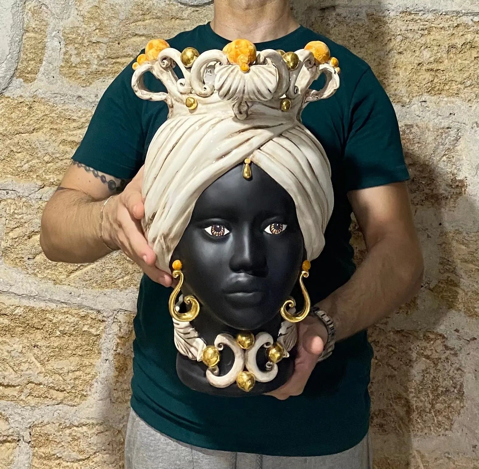 Teste di Moro Diana Ceramica Caltagirone cm H.40 L.25 Artigianale Écru Oro Sfere Ocra DD CERAMICHE SICILIANE