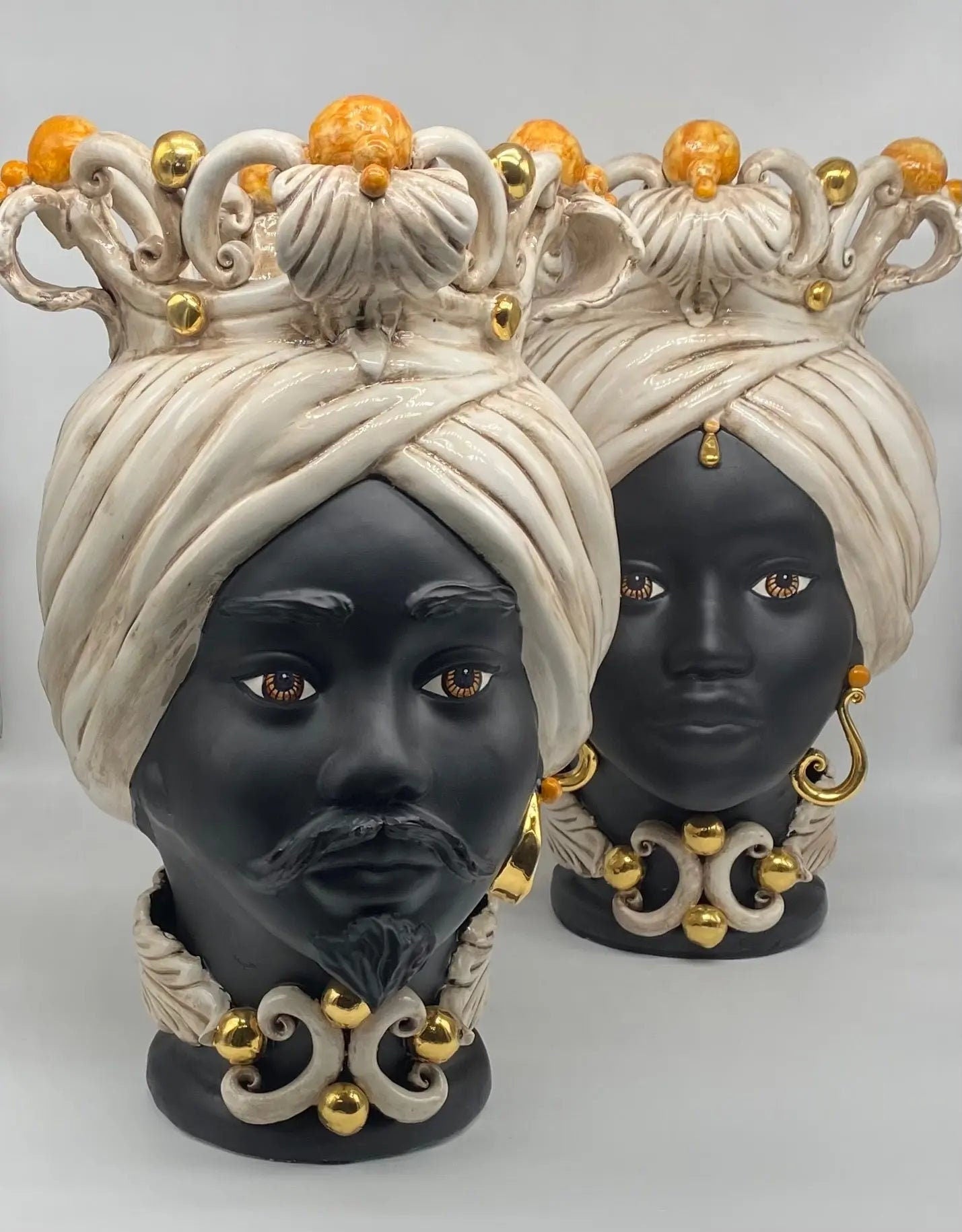 Teste di Moro Diana Ceramica Caltagirone cm H.40 L.25 Artigianale Écru Oro Sfere Ocra DD CERAMICHE SICILIANE