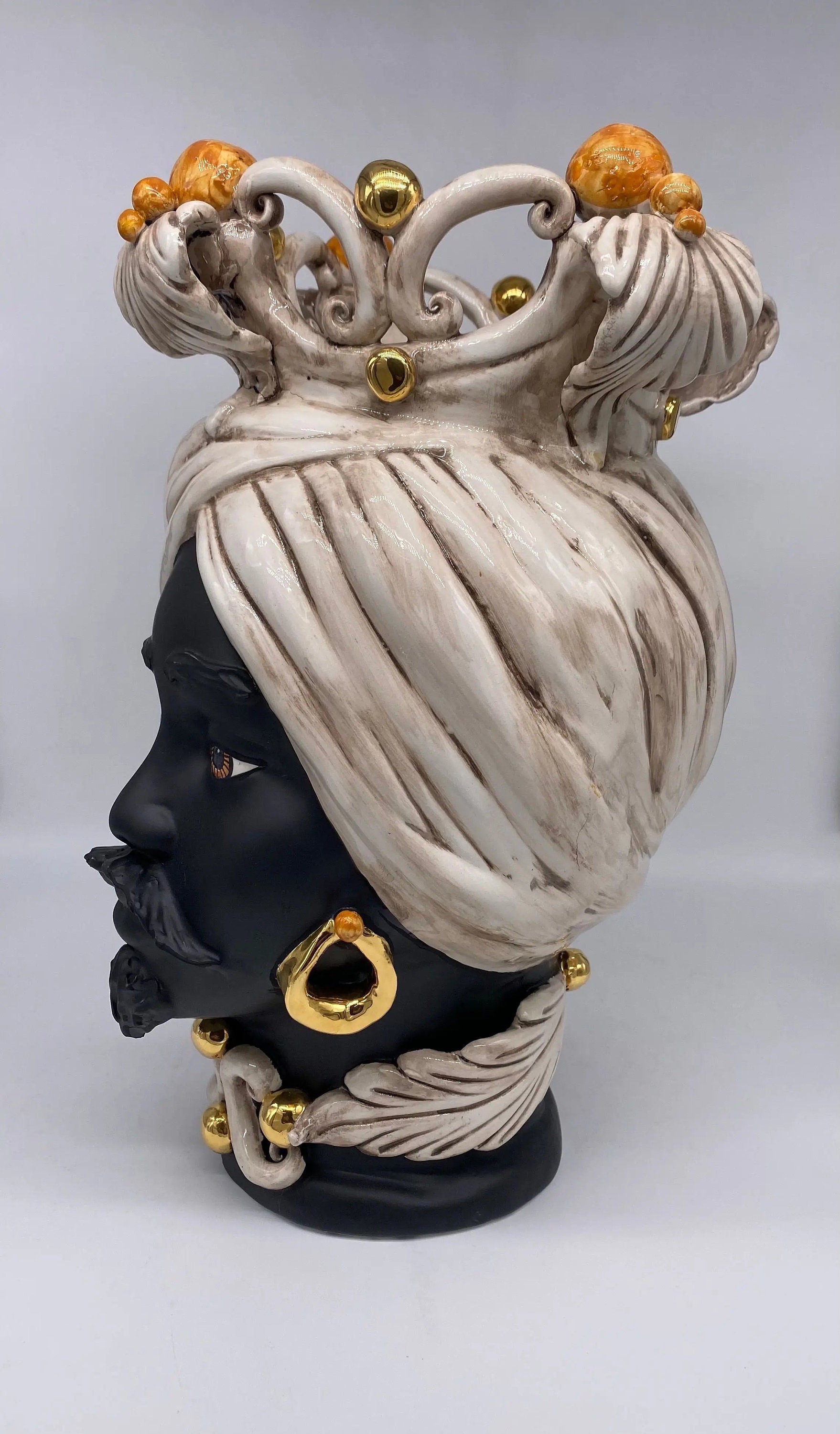 Teste di Moro Diana Ceramica Caltagirone cm H.40 L.25 Artigianale Écru Oro Sfere Ocra DD CERAMICHE SICILIANE