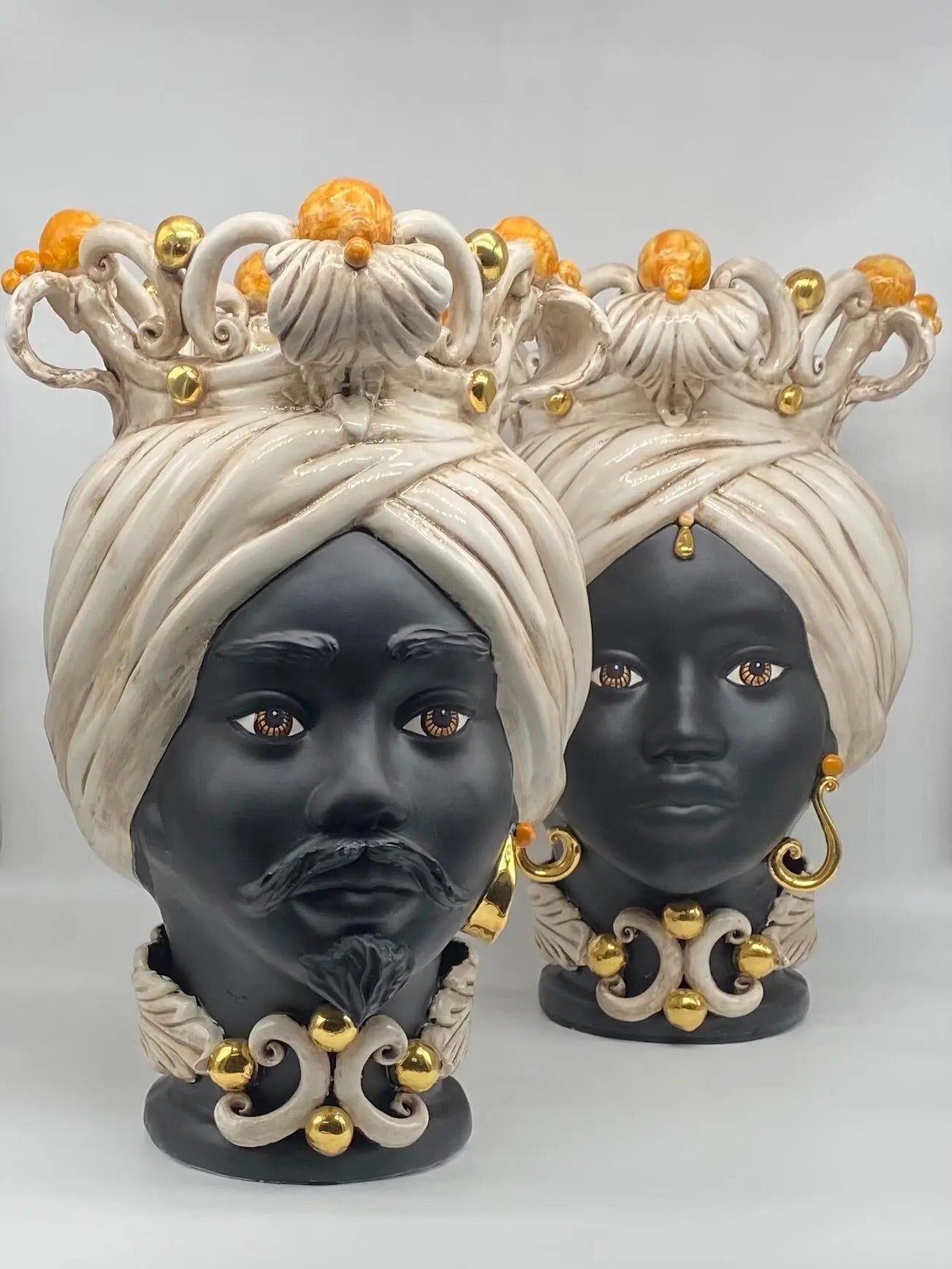 Teste di Moro Diana Ceramica Caltagirone cm H.40 L.25 Artigianale Écru Oro Sfere Ocra DD CERAMICHE SICILIANE