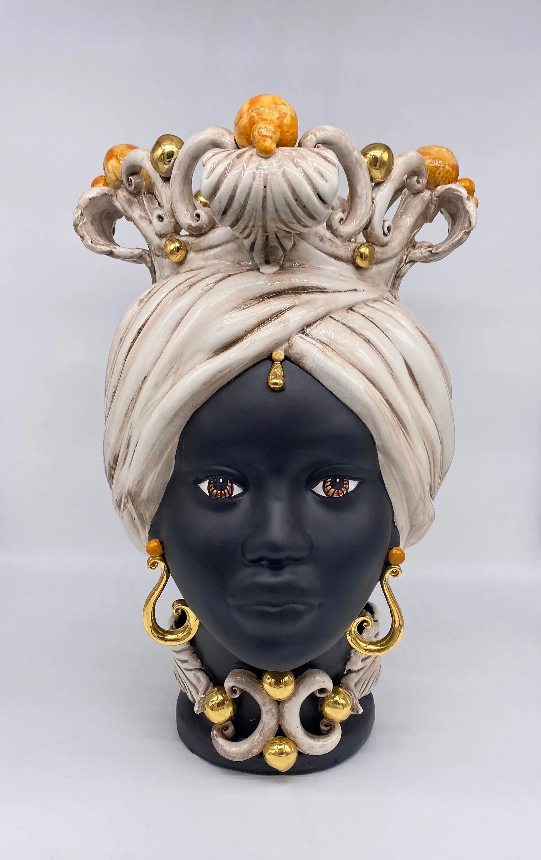 Teste di Moro Diana Ceramica Caltagirone cm H.40 L.25 Artigianale Écru Oro Sfere Ocra DD CERAMICHE SICILIANE