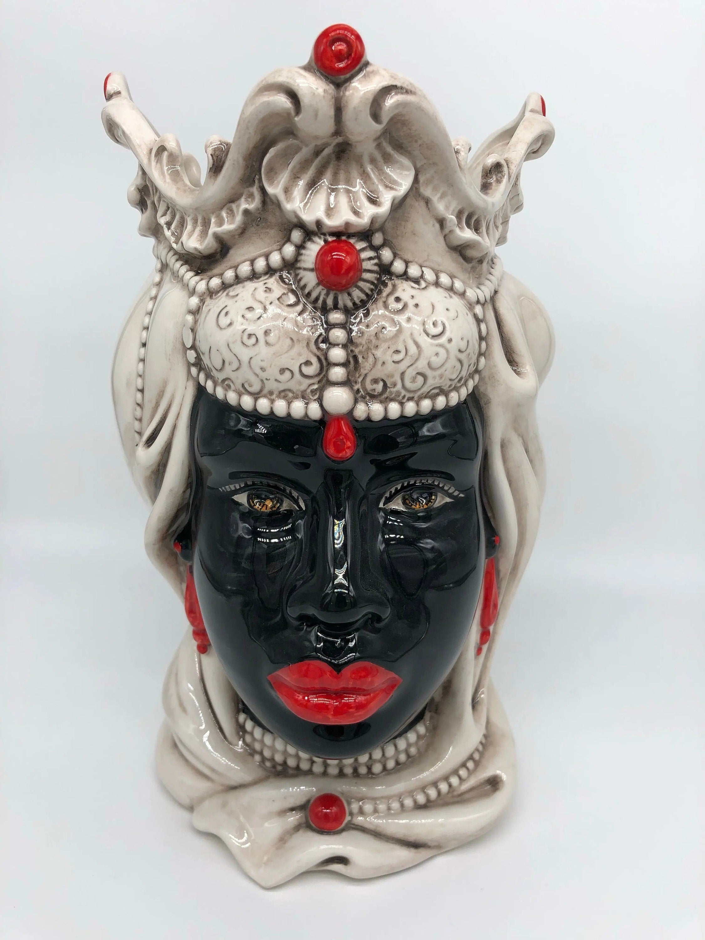 Teste di Moro Emiro Ceramica Caltagirone cm H.30 L.18 Artigianale Écru Sfere Rosso DD CERAMICHE SICILIANE