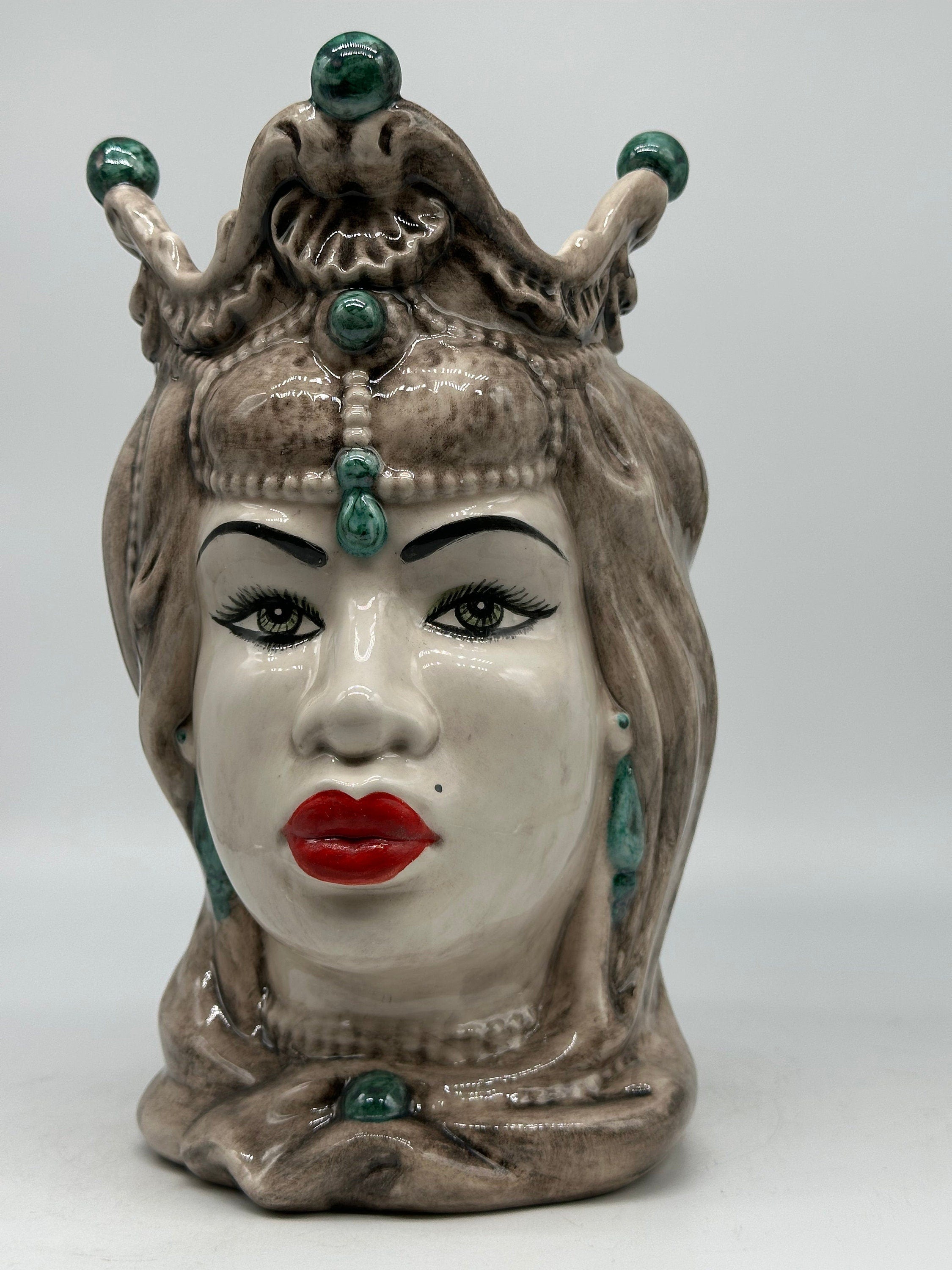 Teste di Moro Emiro Ceramica Caltagirone cm H.30 L.18 Artigianale Écru Sfere Verde