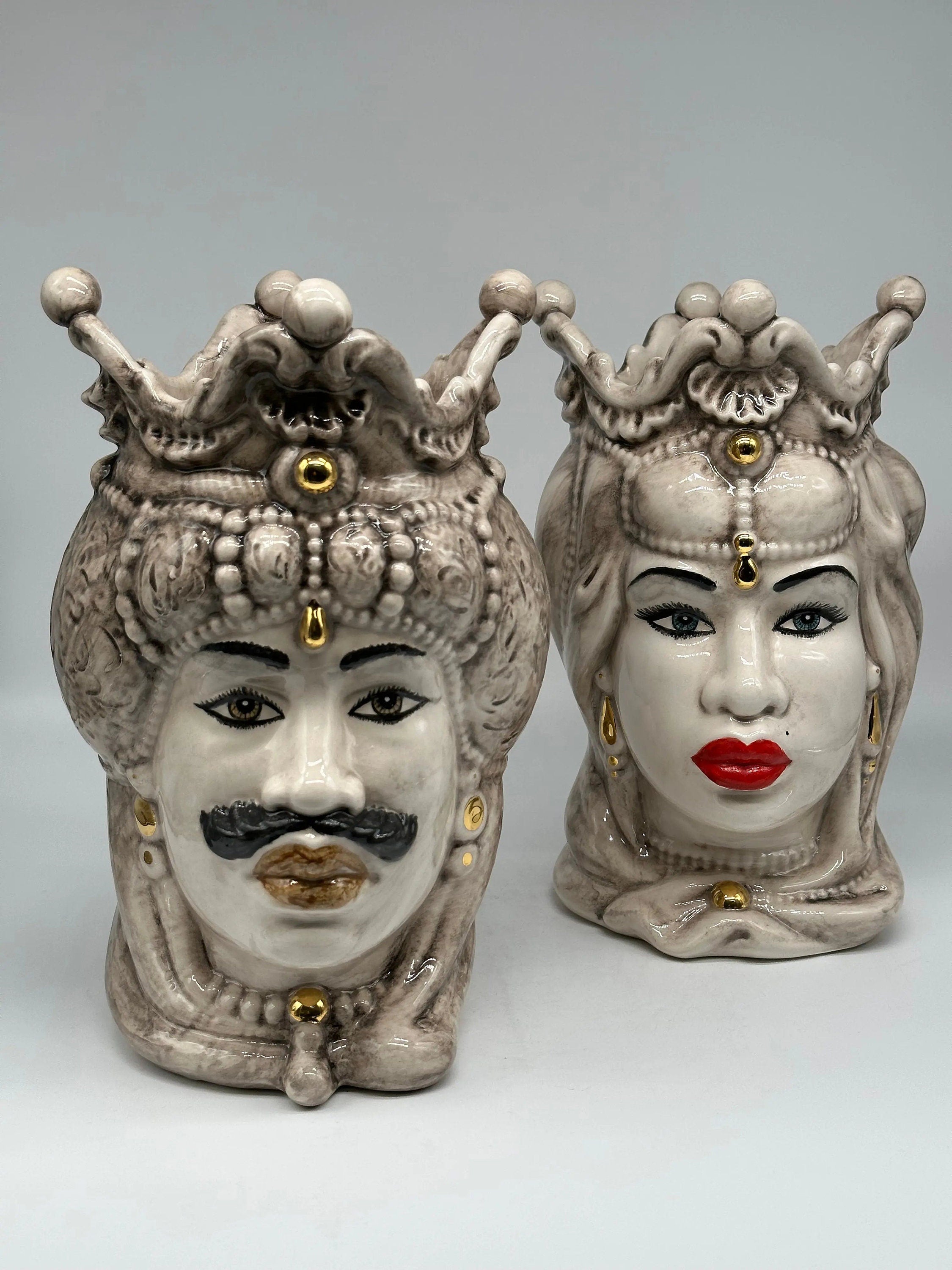 Teste di Moro Emiro Ceramica Caltagirone cm H.30 L.18 Artigianale Écru con dettagli Oro Zecchino DD CERAMICHE SICILIANE