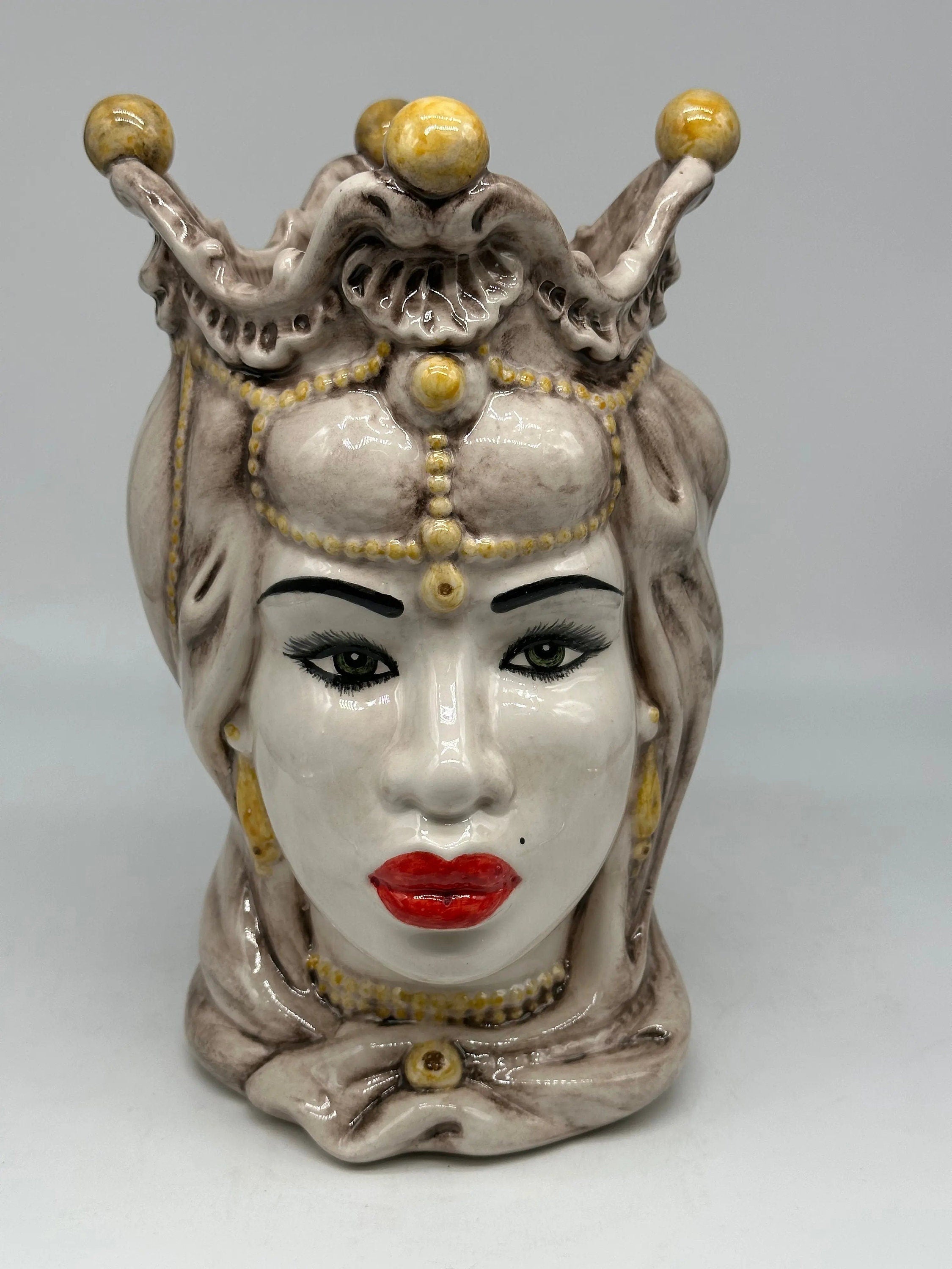 Teste di Moro Emiro Ceramica Caltagirone cm H.30 L.18 Artigianale Écru Sfere Giallo DD CERAMICHE SICILIANE