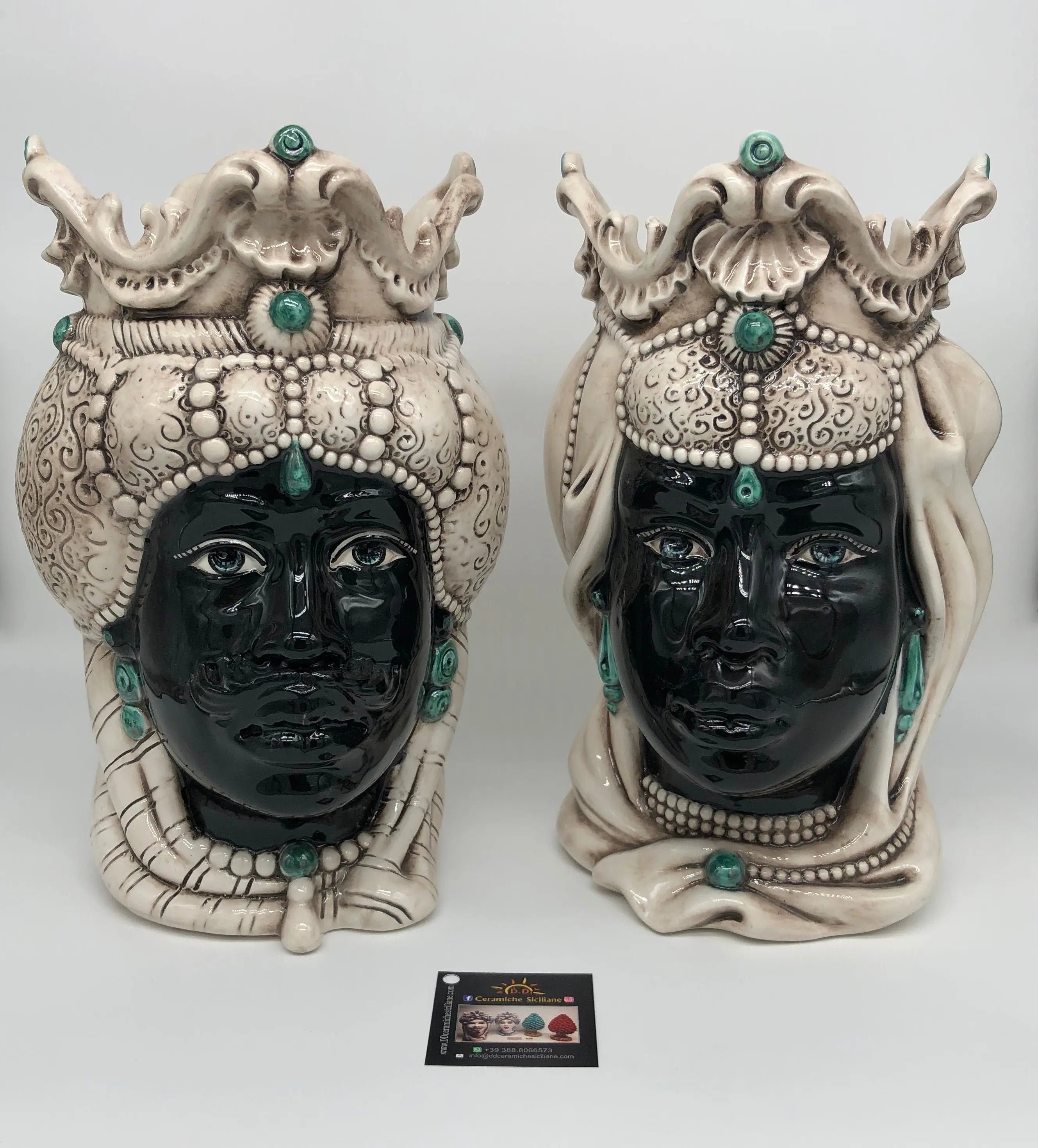 Teste di Moro Emiro Ceramica Caltagirone cm H.30 L.18 Artigianale Écru Sfere Verde DD CERAMICHE SICILIANE