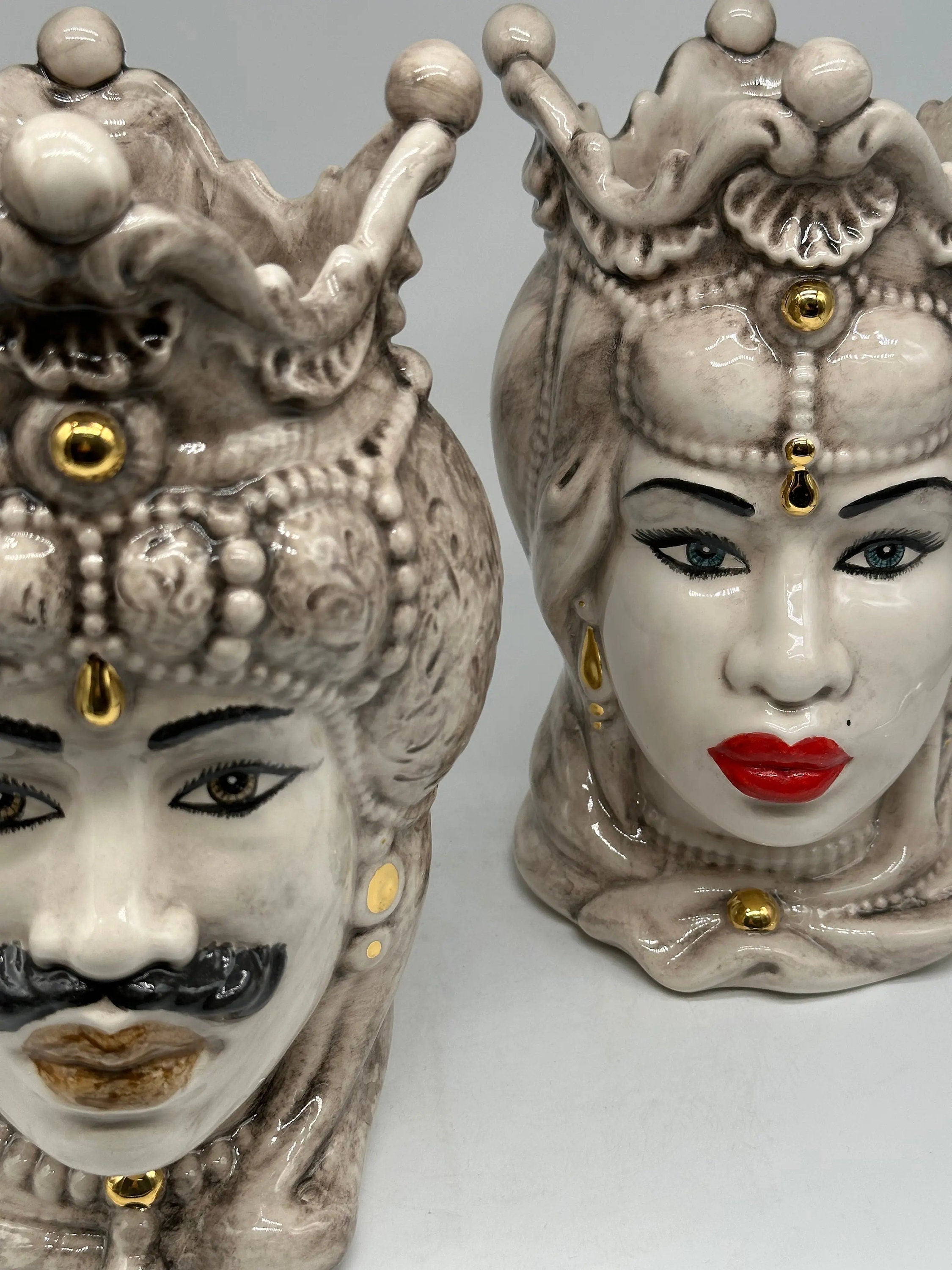 Teste di Moro Emiro Ceramica Caltagirone cm H.30 L.18 Artigianale Écru con dettagli Oro Zecchino DD CERAMICHE SICILIANE