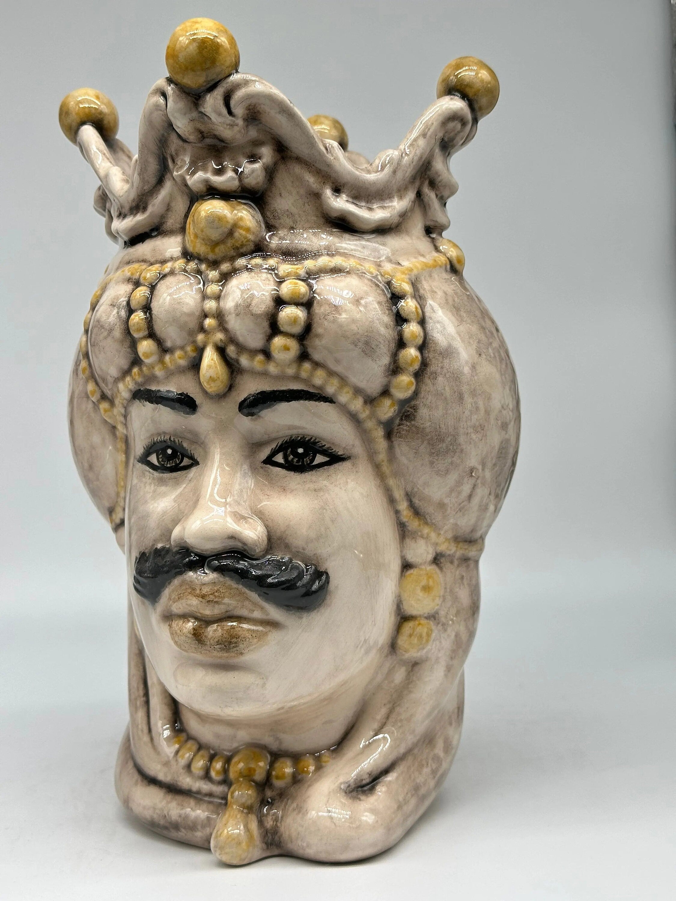 Teste di Moro Emiro Ceramica Caltagirone cm H.30 L.18 Artigianale Écru Sfere Giallo DD CERAMICHE SICILIANE