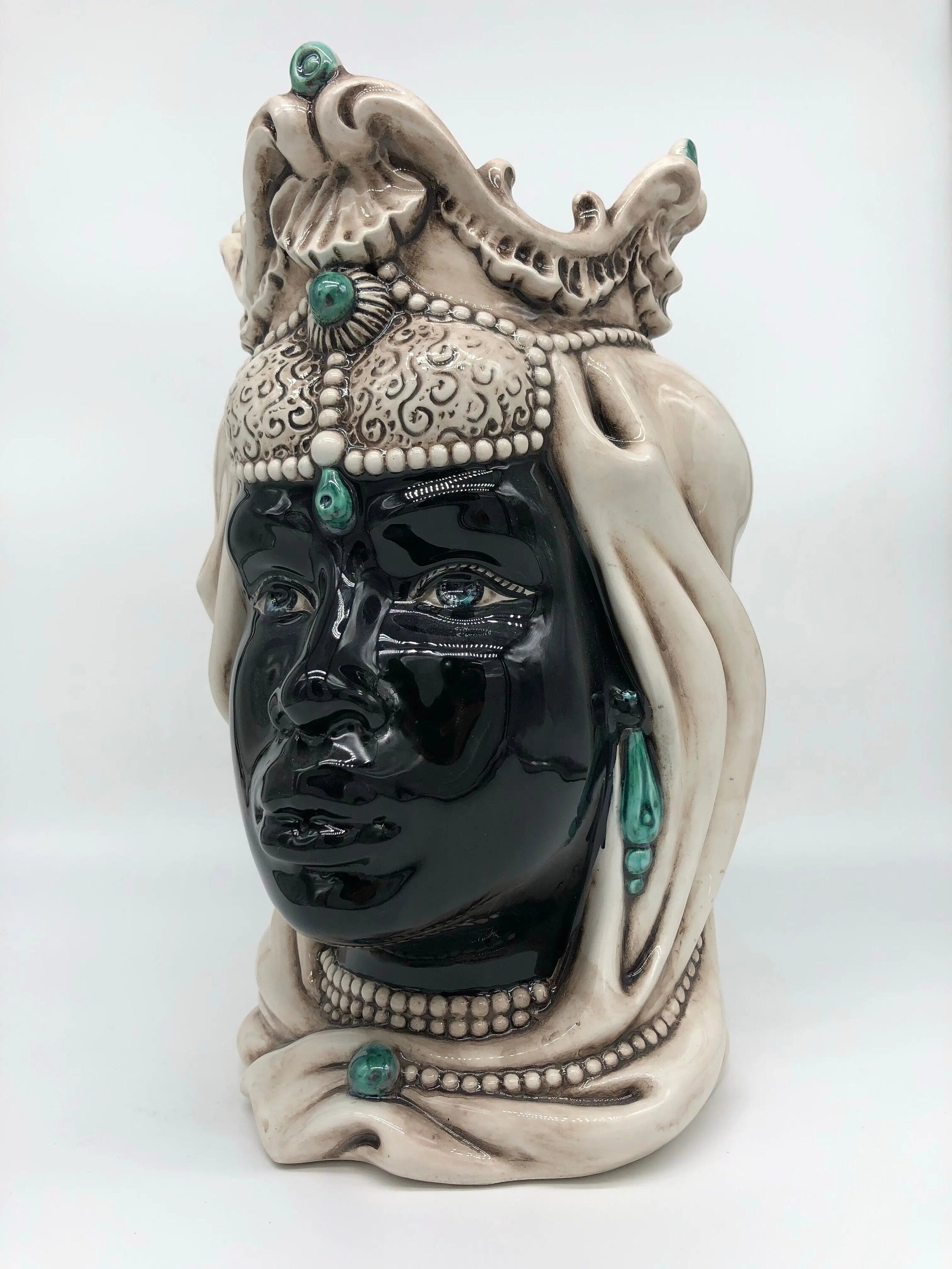 Teste di Moro Emiro Ceramica Caltagirone cm H.30 L.18 Artigianale Écru Sfere Verde DD CERAMICHE SICILIANE