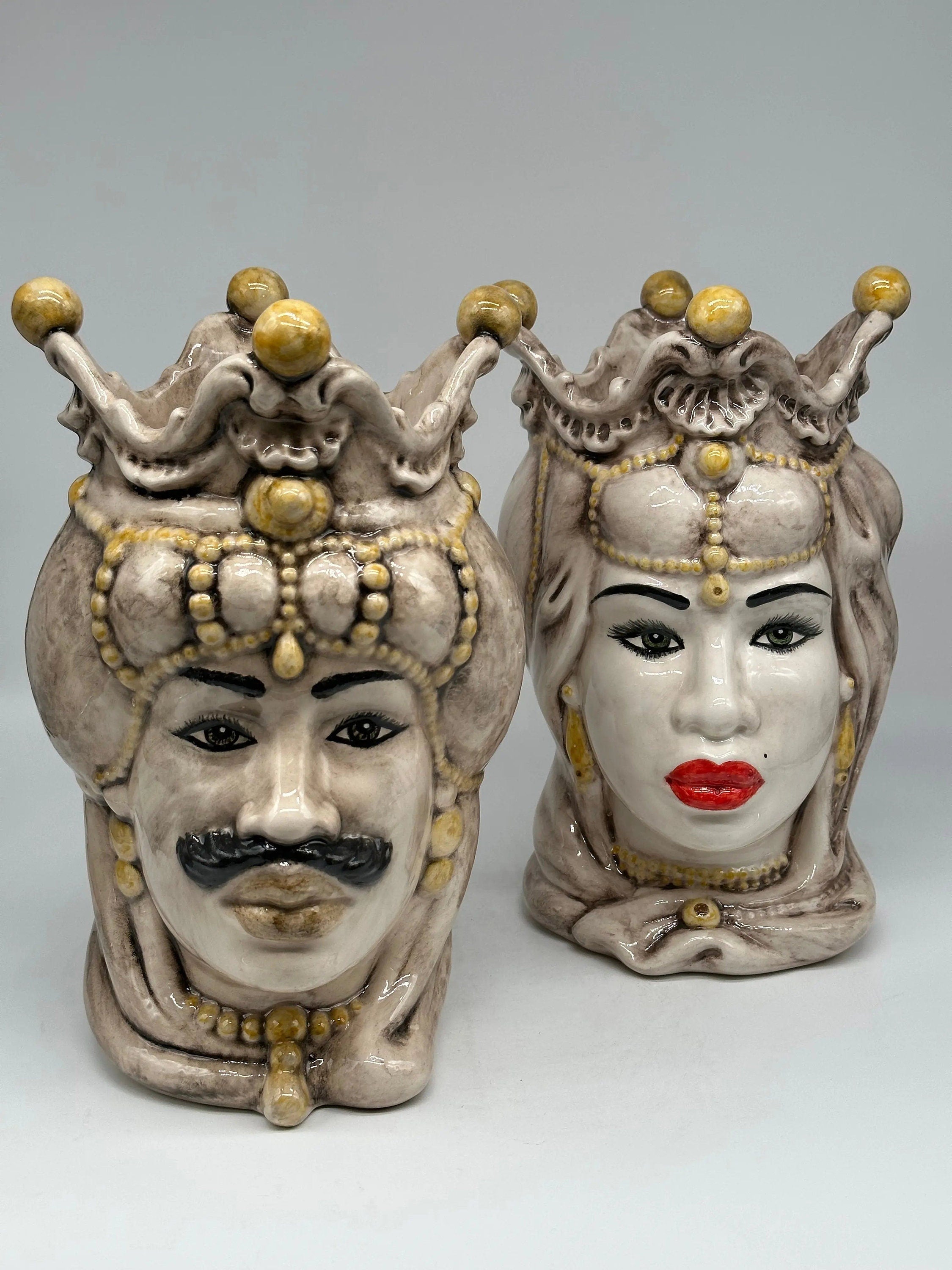 Teste di Moro Emiro Ceramica Caltagirone cm H.30 L.18 Artigianale Écru Sfere Giallo DD CERAMICHE SICILIANE