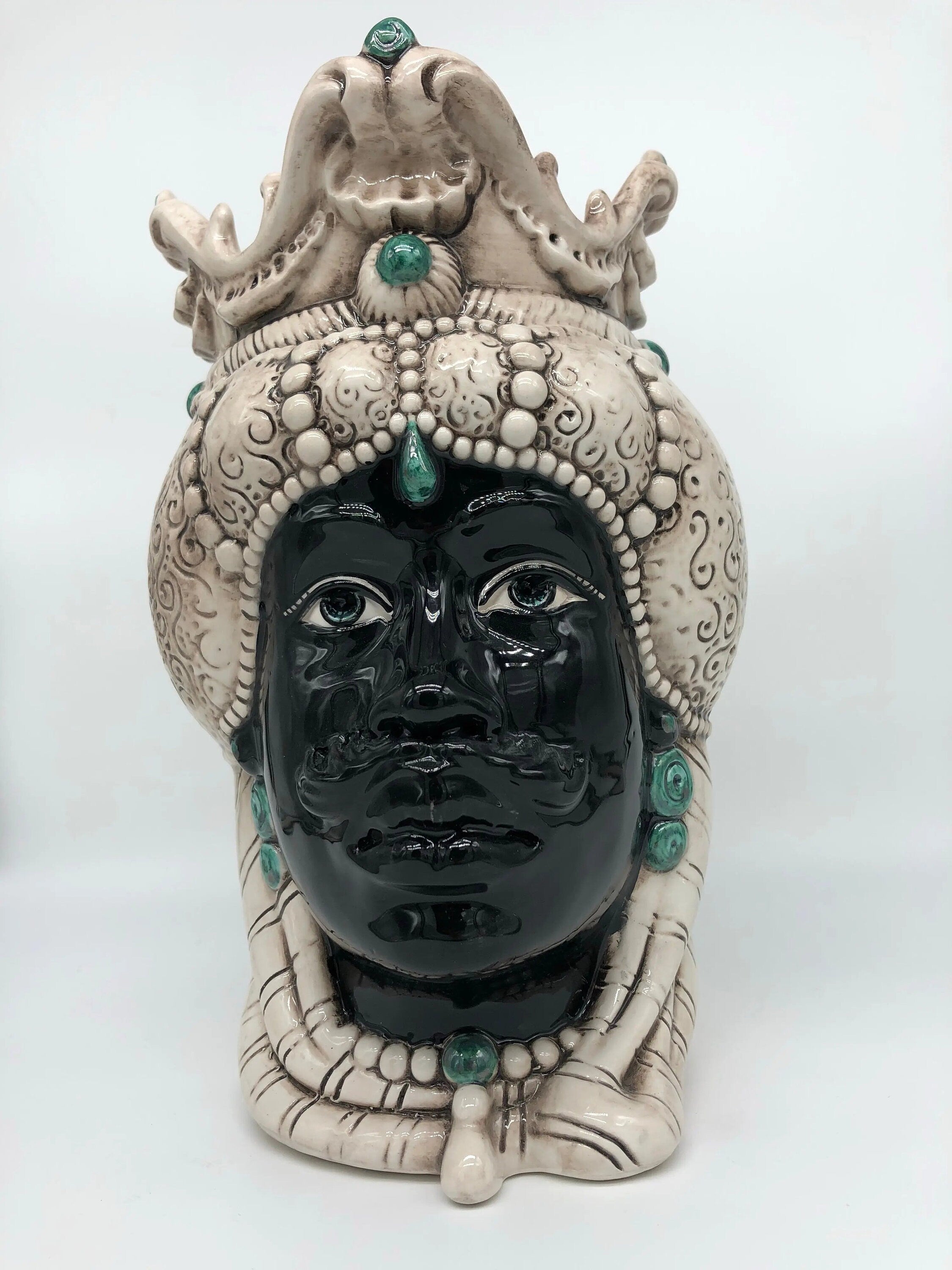 Teste di Moro Emiro Ceramica Caltagirone cm H.30 L.18 Artigianale Écru Sfere Verde DD CERAMICHE SICILIANE
