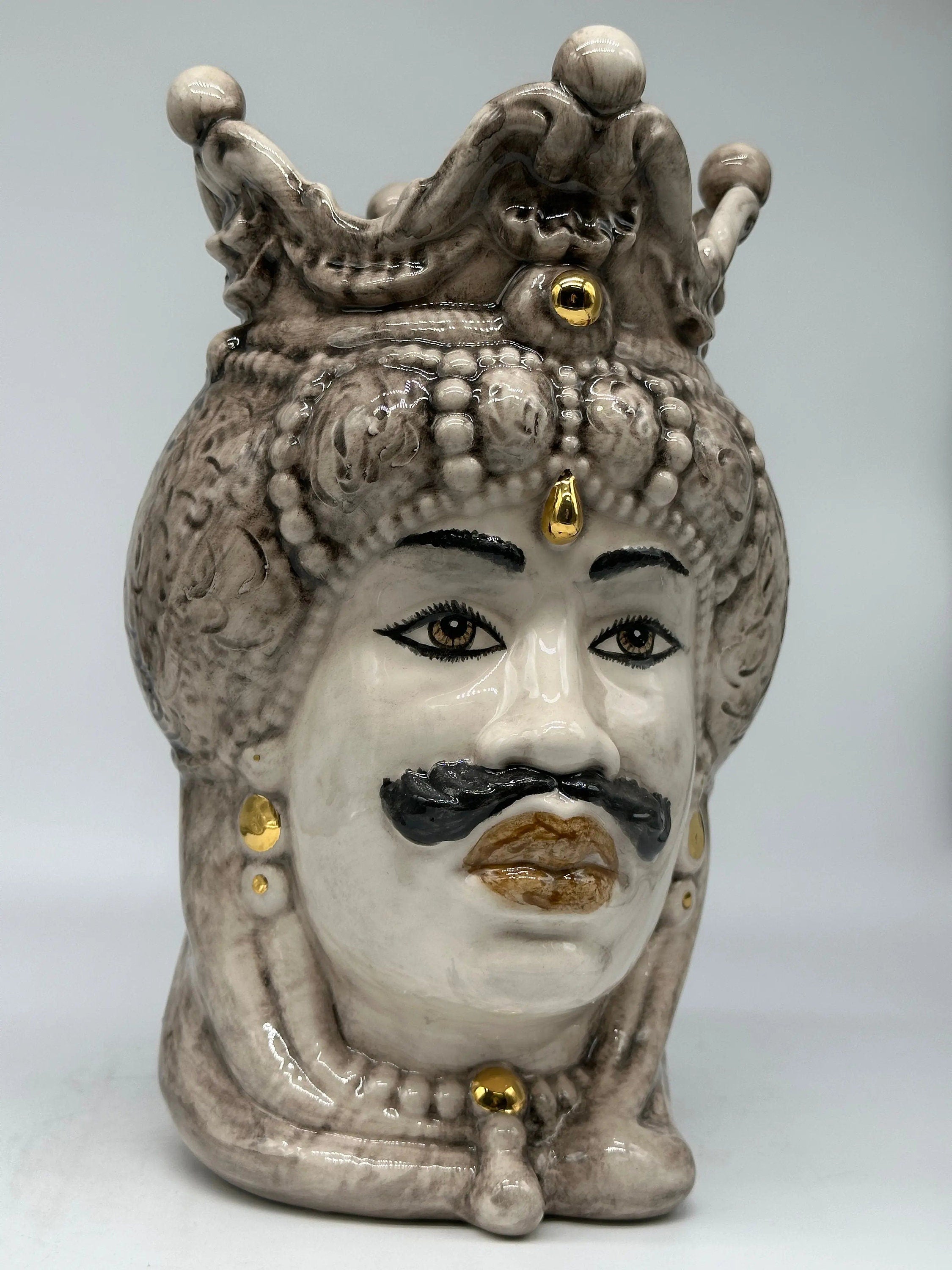 Teste di Moro Emiro Ceramica Caltagirone cm H.30 L.18 Artigianale Écru con dettagli Oro Zecchino DD CERAMICHE SICILIANE