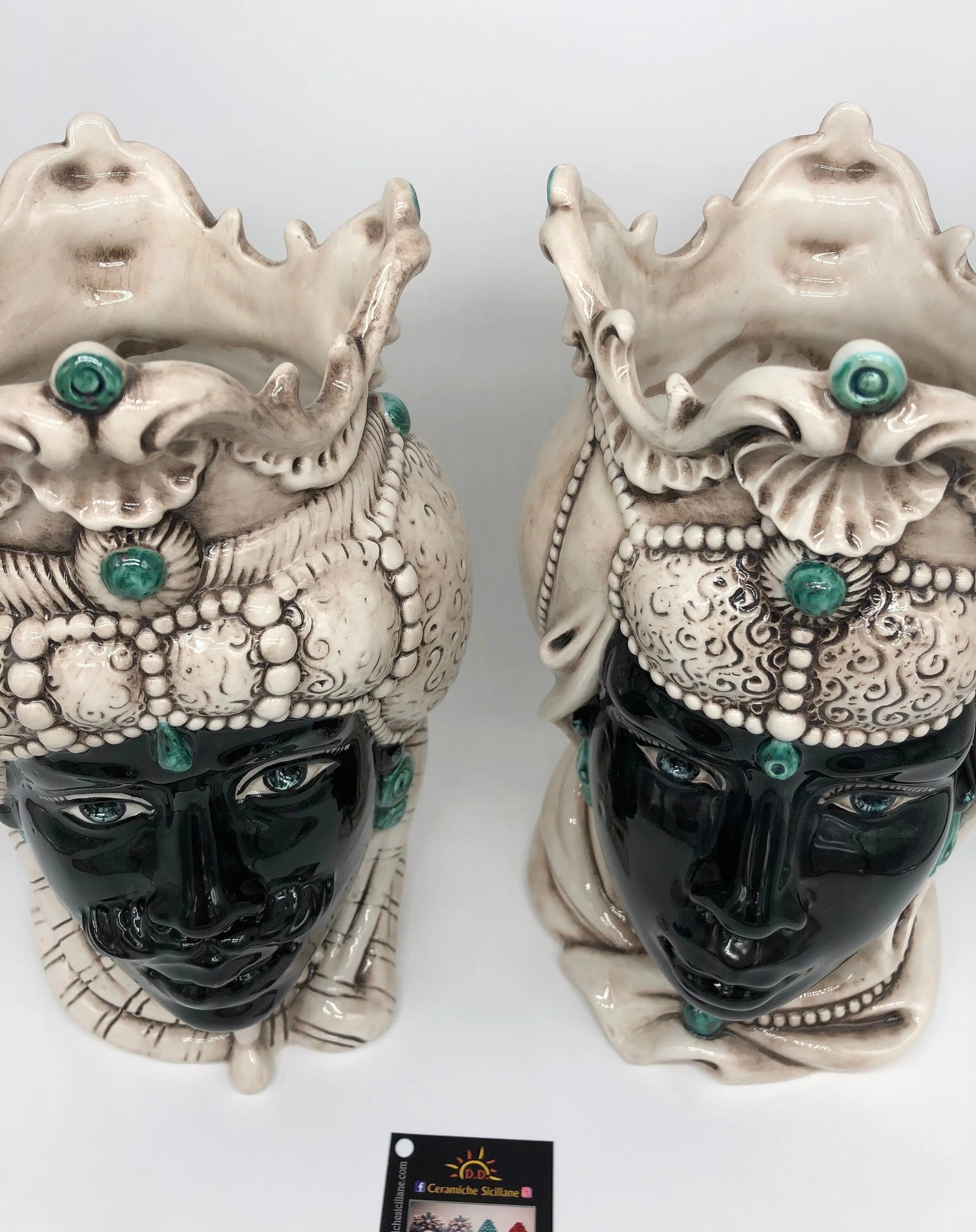 Teste di Moro Emiro Ceramica Caltagirone cm H.30 L.18 Artigianale Écru Sfere Verde DD CERAMICHE SICILIANE