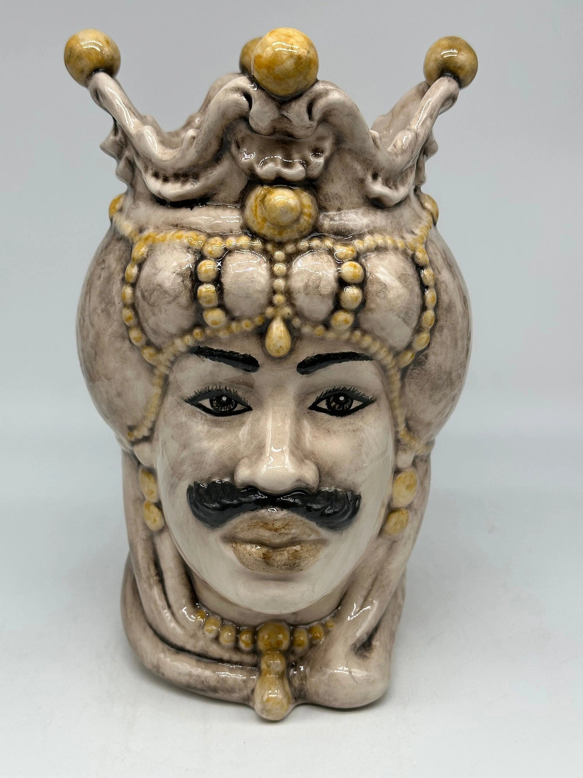 Teste di Moro Emiro Ceramica Caltagirone cm H.30 L.18 Artigianale Écru Sfere Giallo DD CERAMICHE SICILIANE