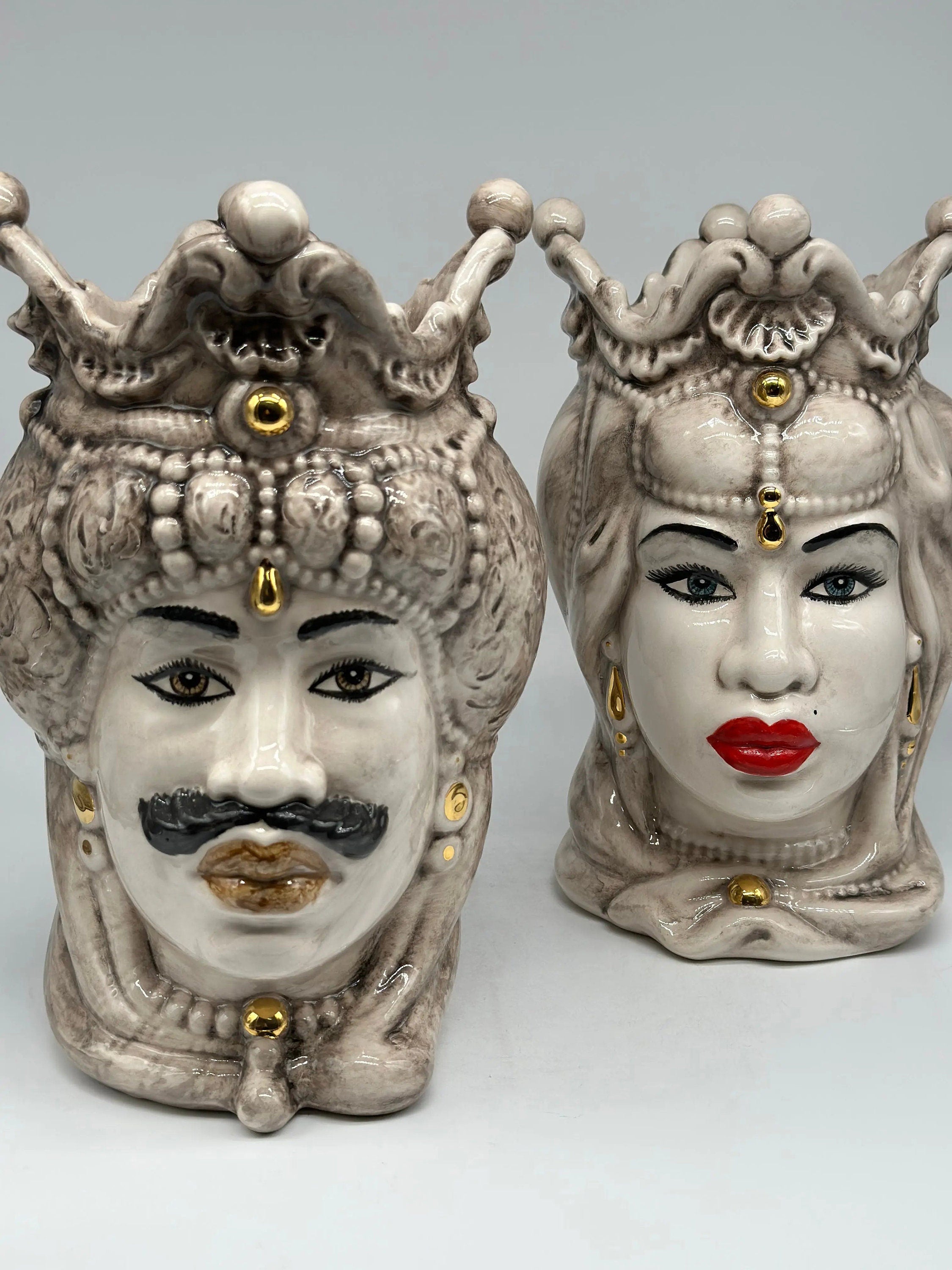 Teste di Moro Emiro Ceramica Caltagirone cm H.30 L.18 Artigianale Écru con dettagli Oro Zecchino DD CERAMICHE SICILIANE