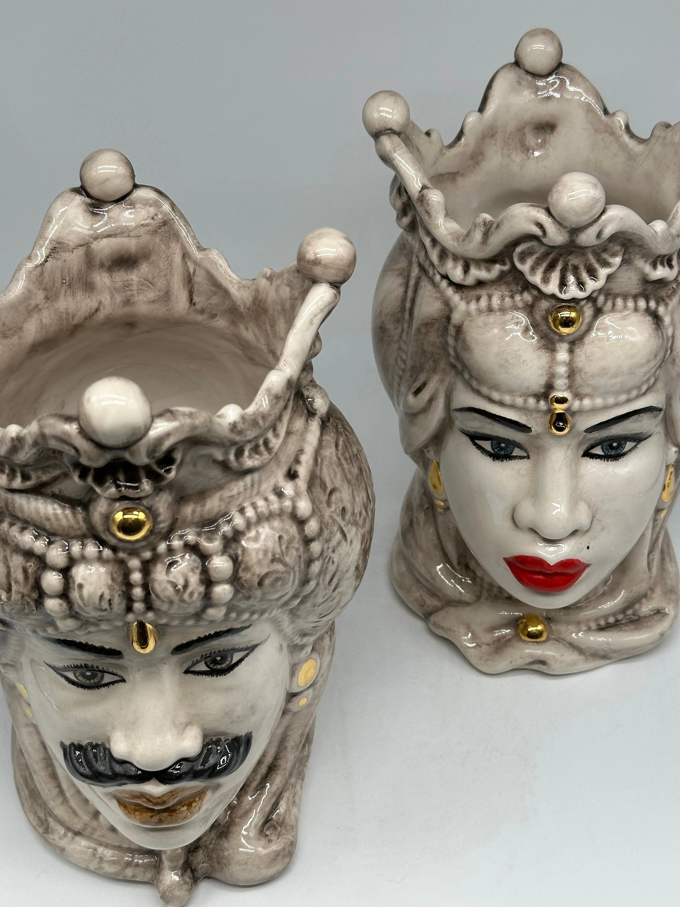 Teste di Moro Emiro Ceramica Caltagirone cm H.30 L.18 Artigianale Écru con dettagli Oro Zecchino DD CERAMICHE SICILIANE