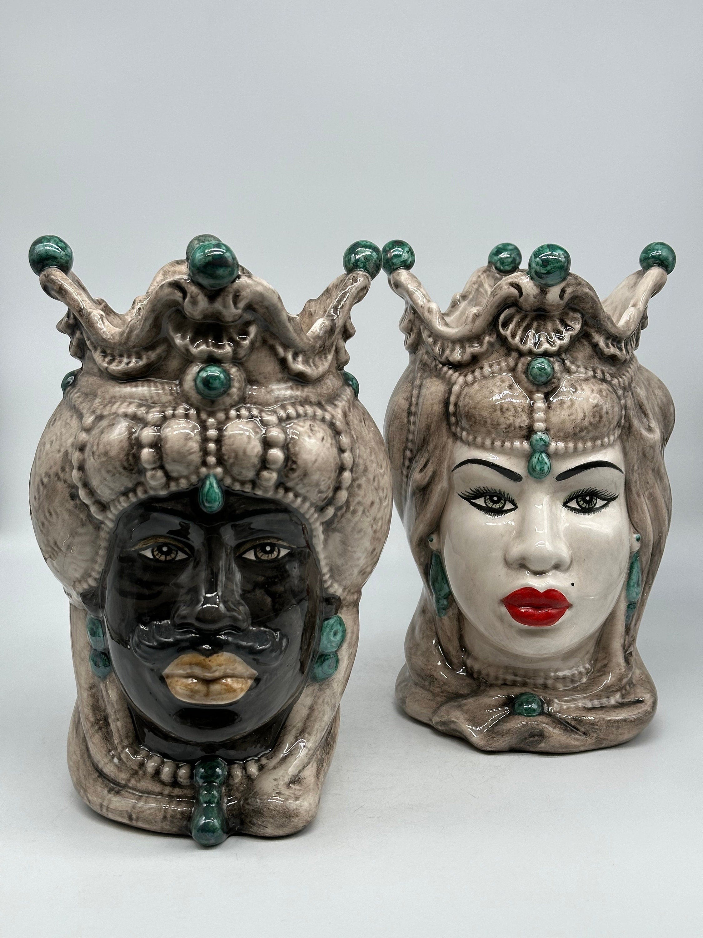 Teste di Moro Emiro Ceramica Caltagirone cm H.30 L.18 Artigianale Écru Sfere Verde