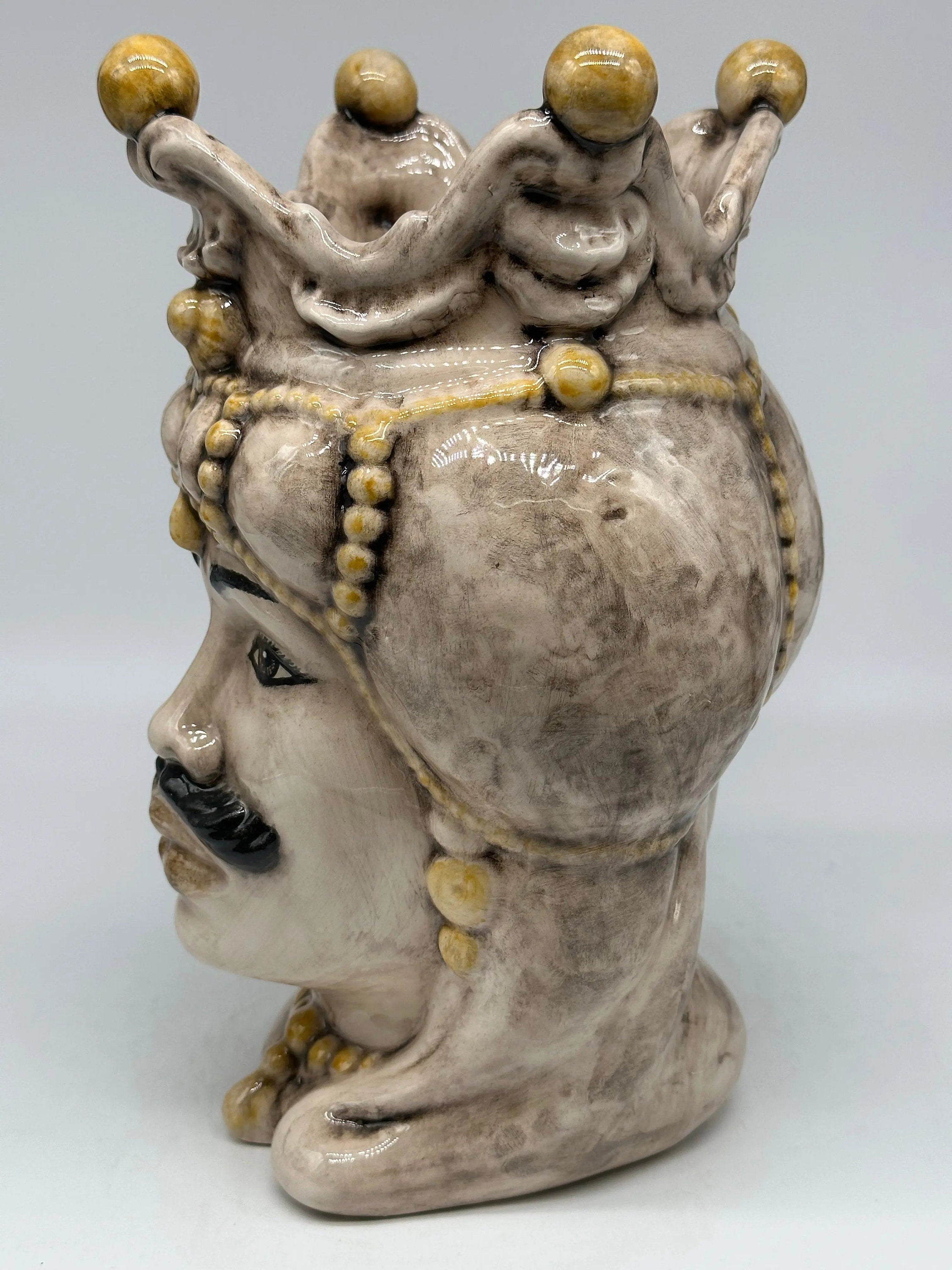 Teste di Moro Emiro Ceramica Caltagirone cm H.30 L.18 Artigianale Écru Sfere Giallo DD CERAMICHE SICILIANE