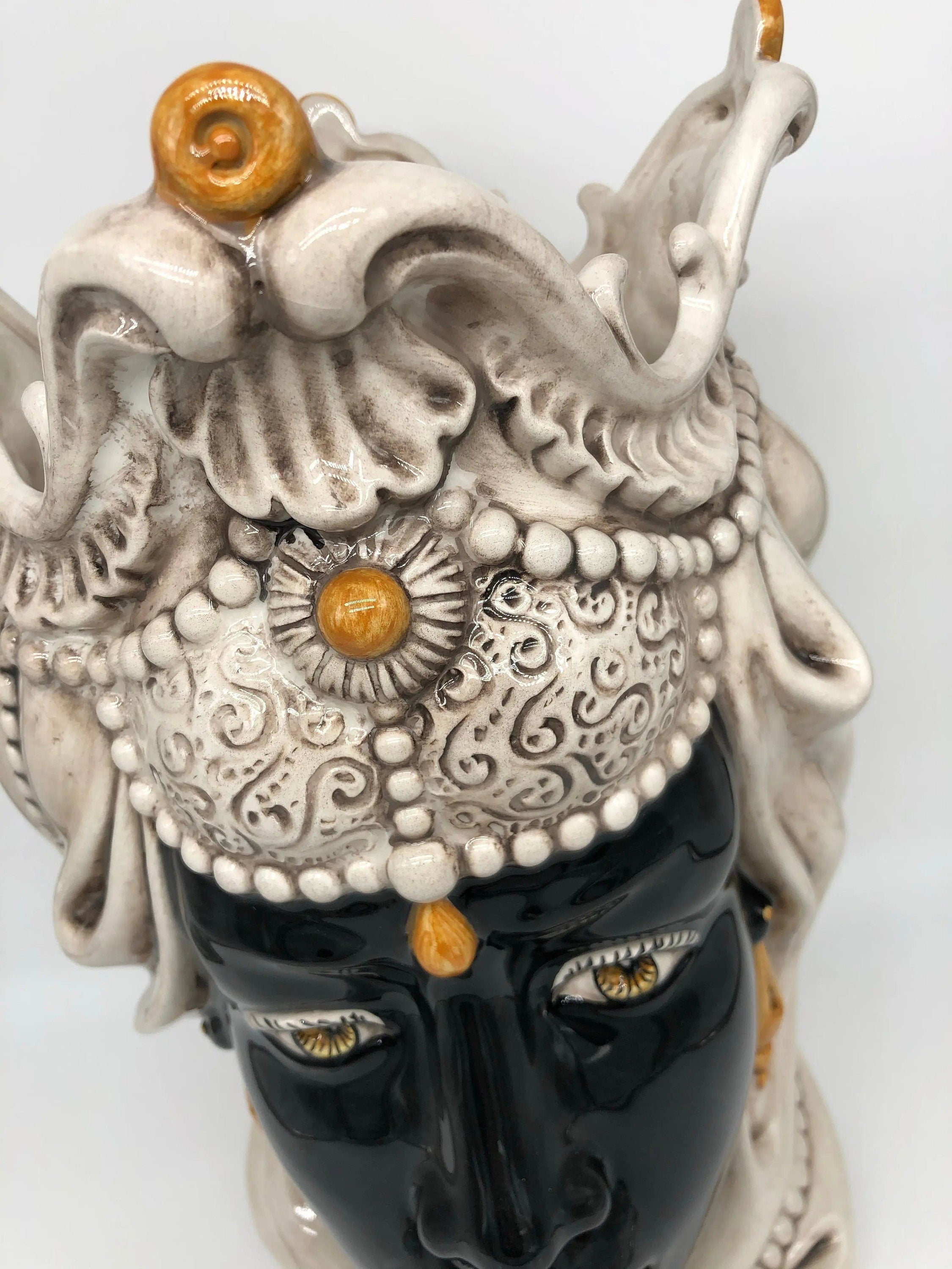 Teste di Moro Emiro Ceramica Caltagirone cm H.38 L.23 Artigianale Écru Sfere Arancio DD CERAMICHE SICILIANE