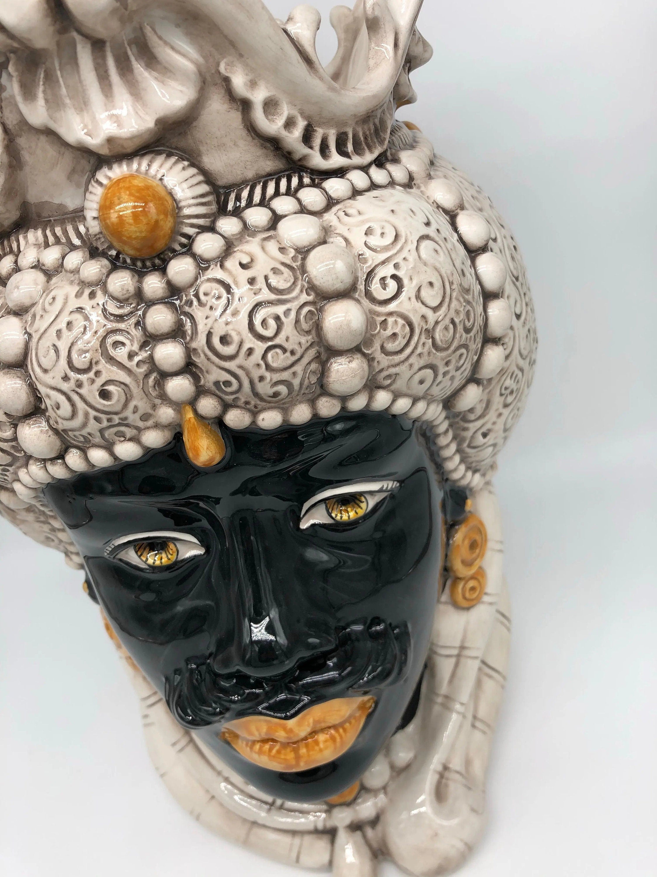 Teste di Moro Emiro Ceramica Caltagirone cm H.38 L.23 Artigianale Écru Sfere Arancio DD CERAMICHE SICILIANE