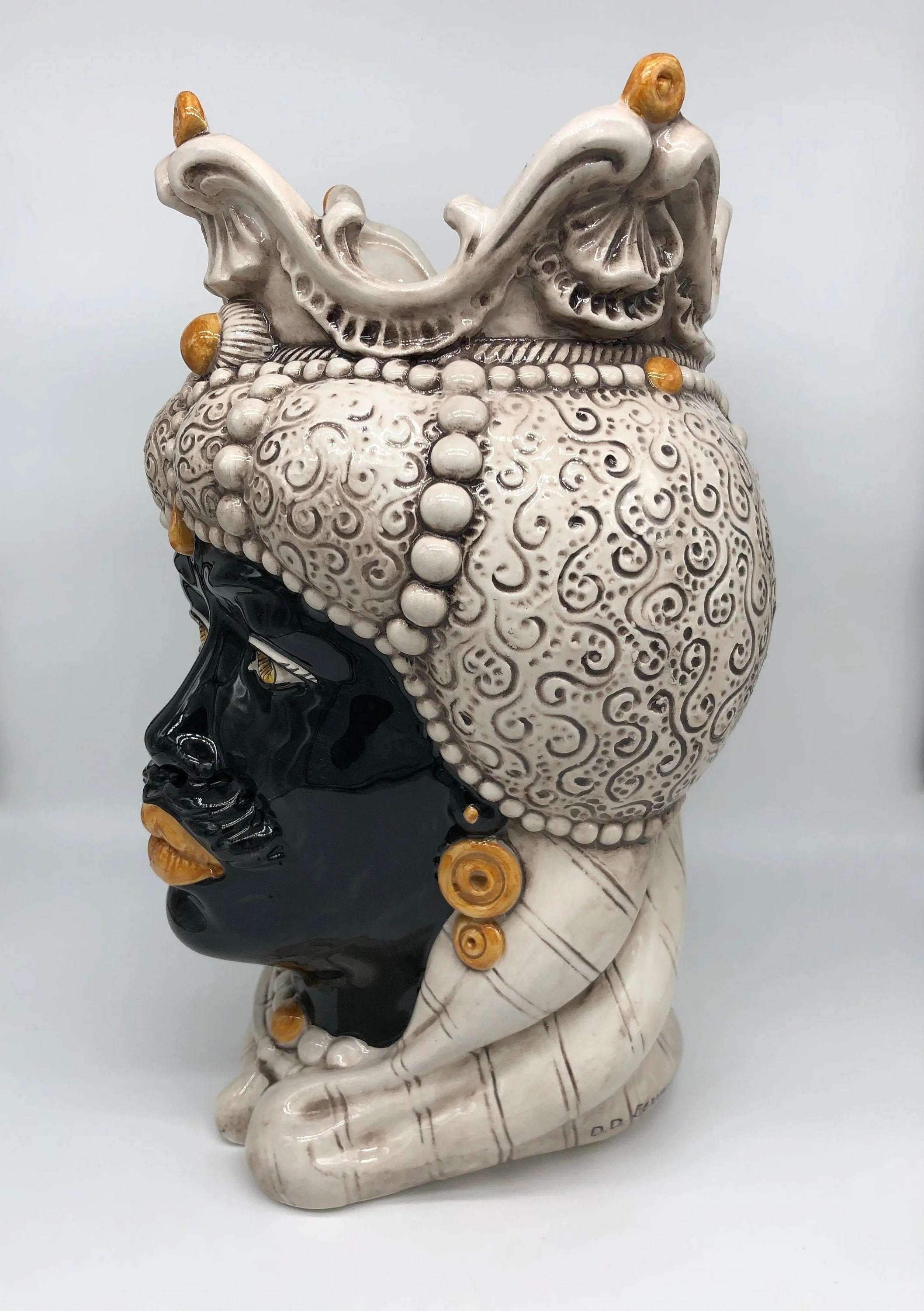 Teste di Moro Emiro Ceramica Caltagirone cm H.38 L.23 Artigianale Écru Sfere Arancio DD CERAMICHE SICILIANE