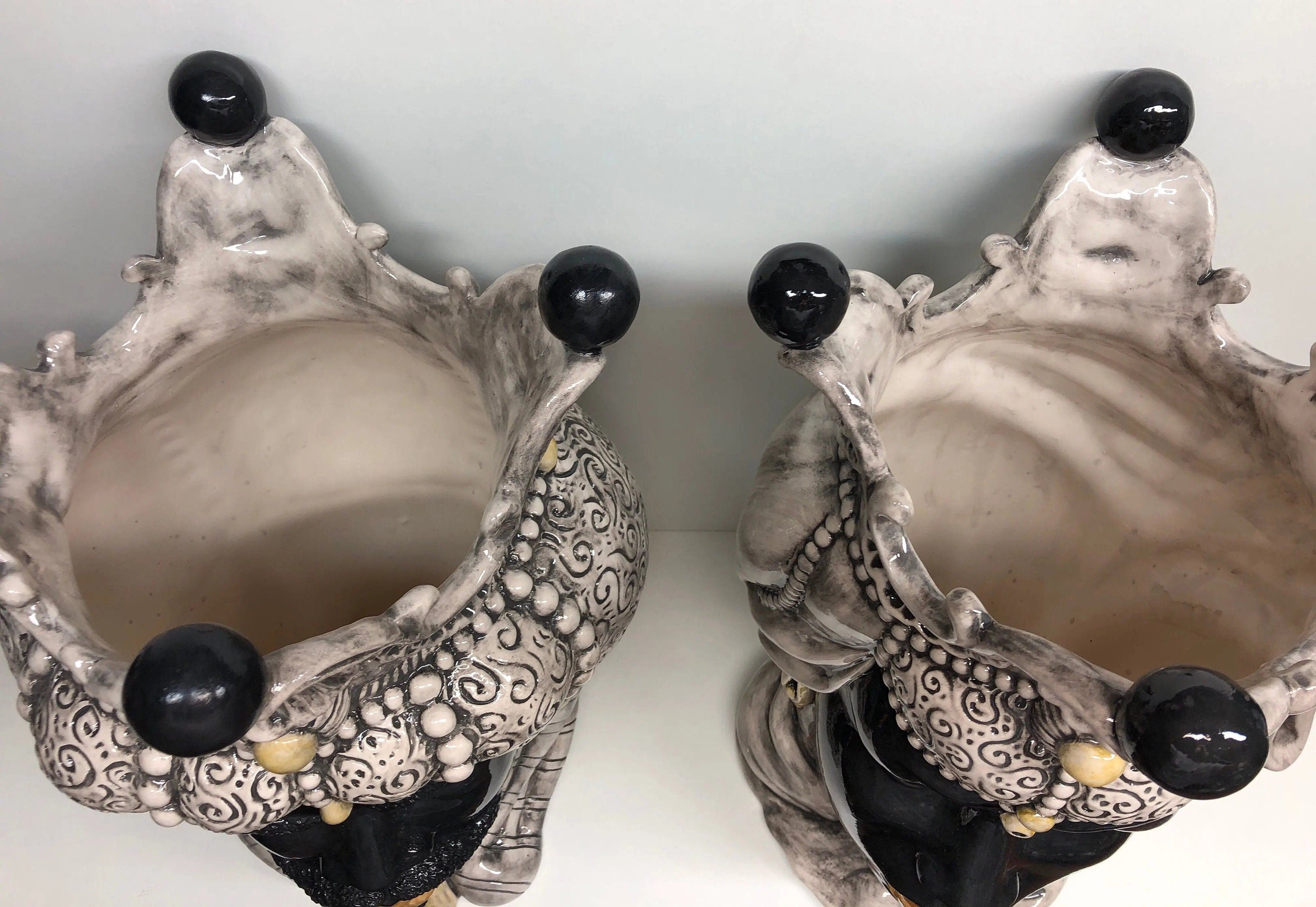 Teste di Moro Emiro Ceramica Caltagirone cm H.45 L.29 Artigianale Écru Sfere Nero DD CERAMICHE SICILIANE