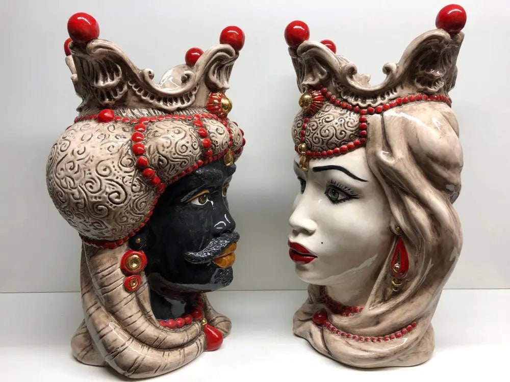 Teste di Moro Emiro Ceramica Caltagirone cm H.45 L.29 Artigianale Écru Oro Sfere Rosso DD CERAMICHE SICILIANE